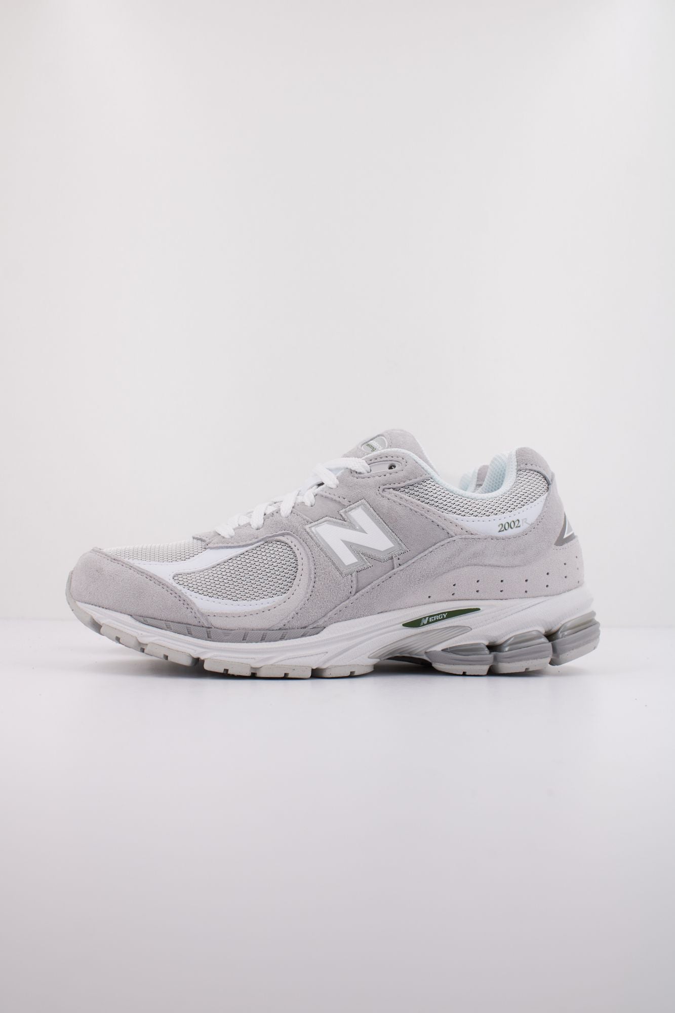 NEW BALANCE U2002 en color GRIS (1)