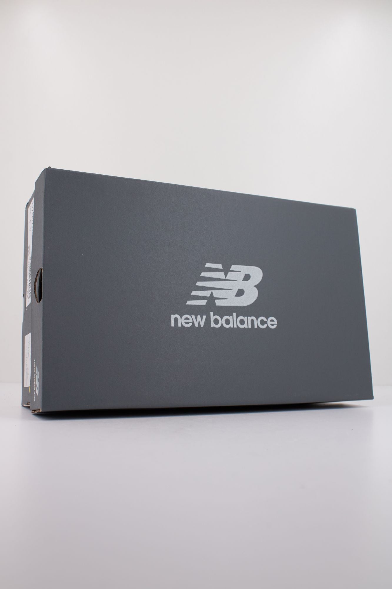 NEW BALANCE U2002 en color GRIS (6)