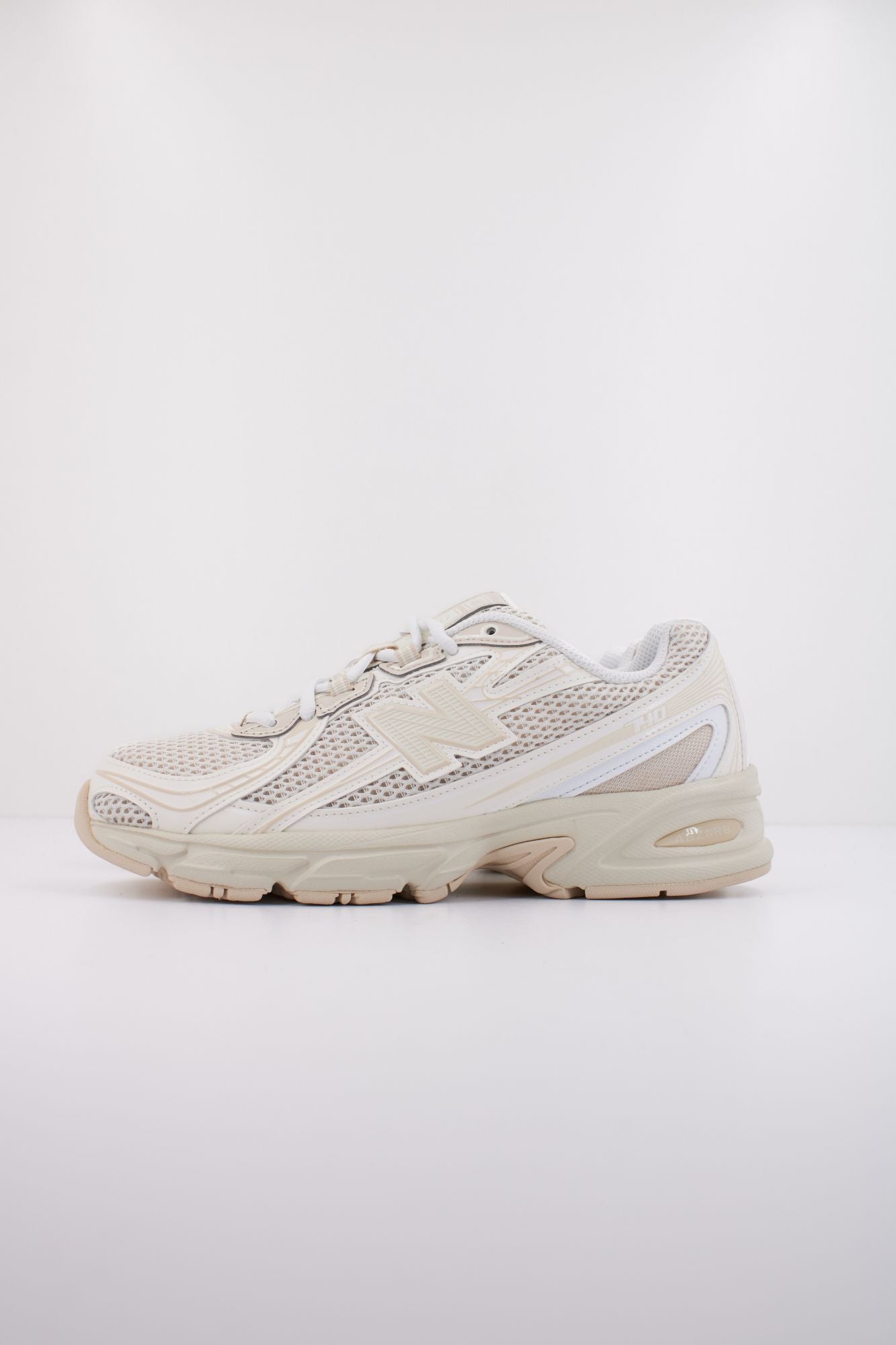 NEW BALANCE U740 en color BEIS (1)