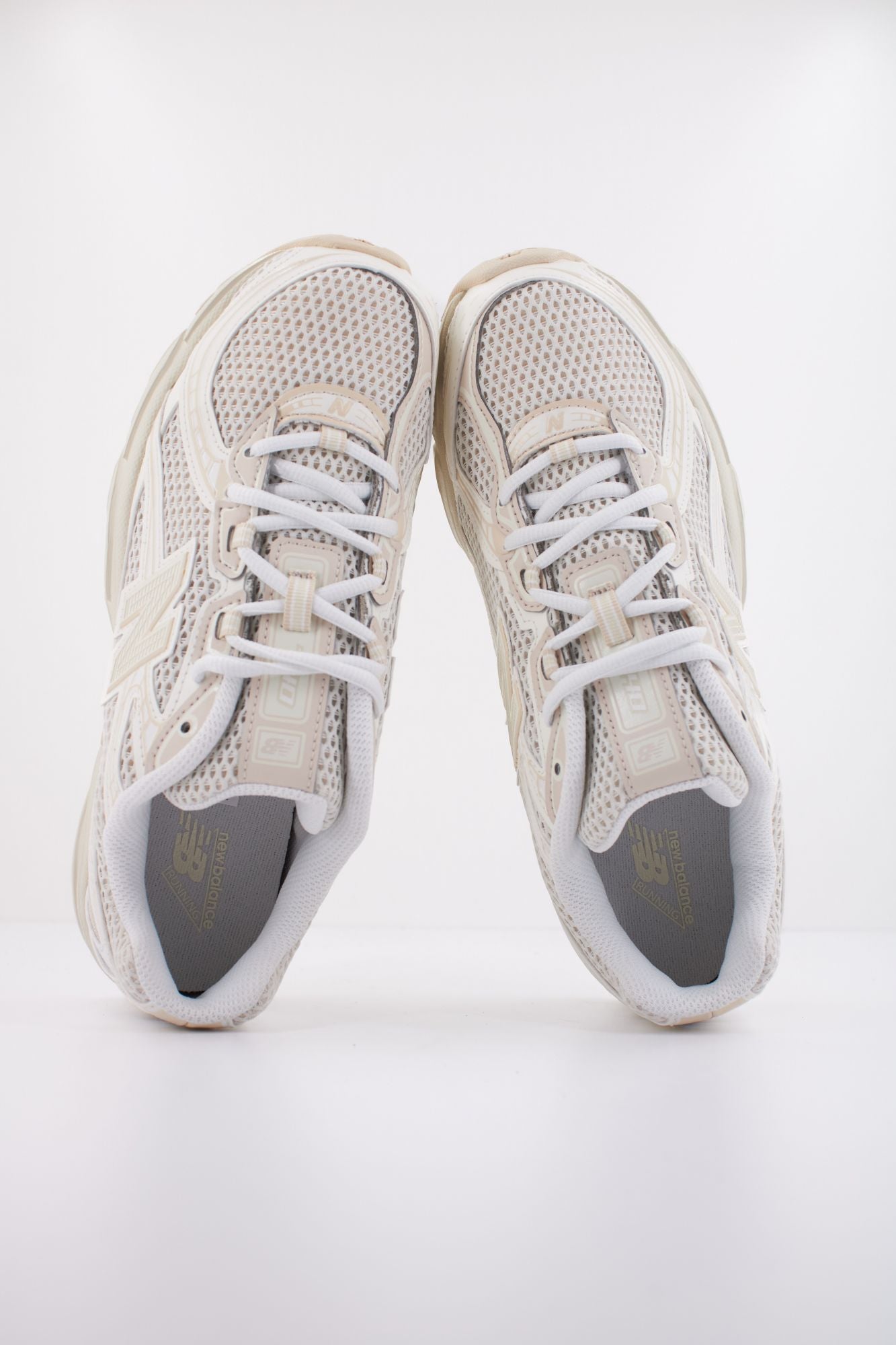 NEW BALANCE U740 en color BEIS (3)