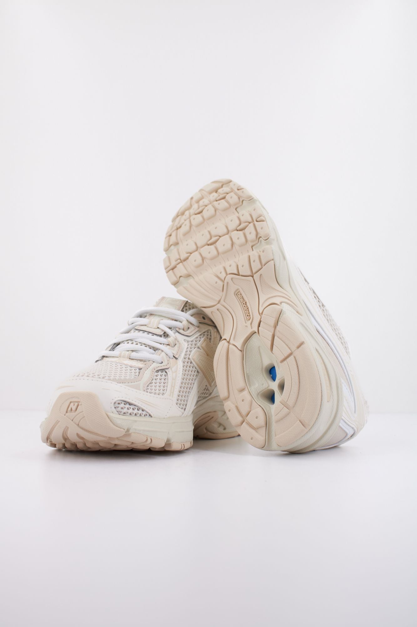 NEW BALANCE U740 en color BEIS (5)