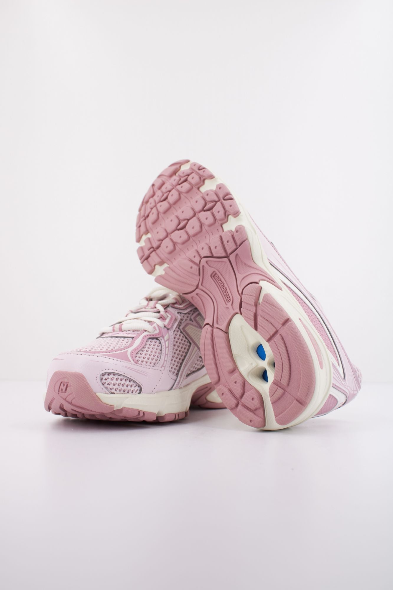 NEW BALANCE U740 en color ROSA (5)