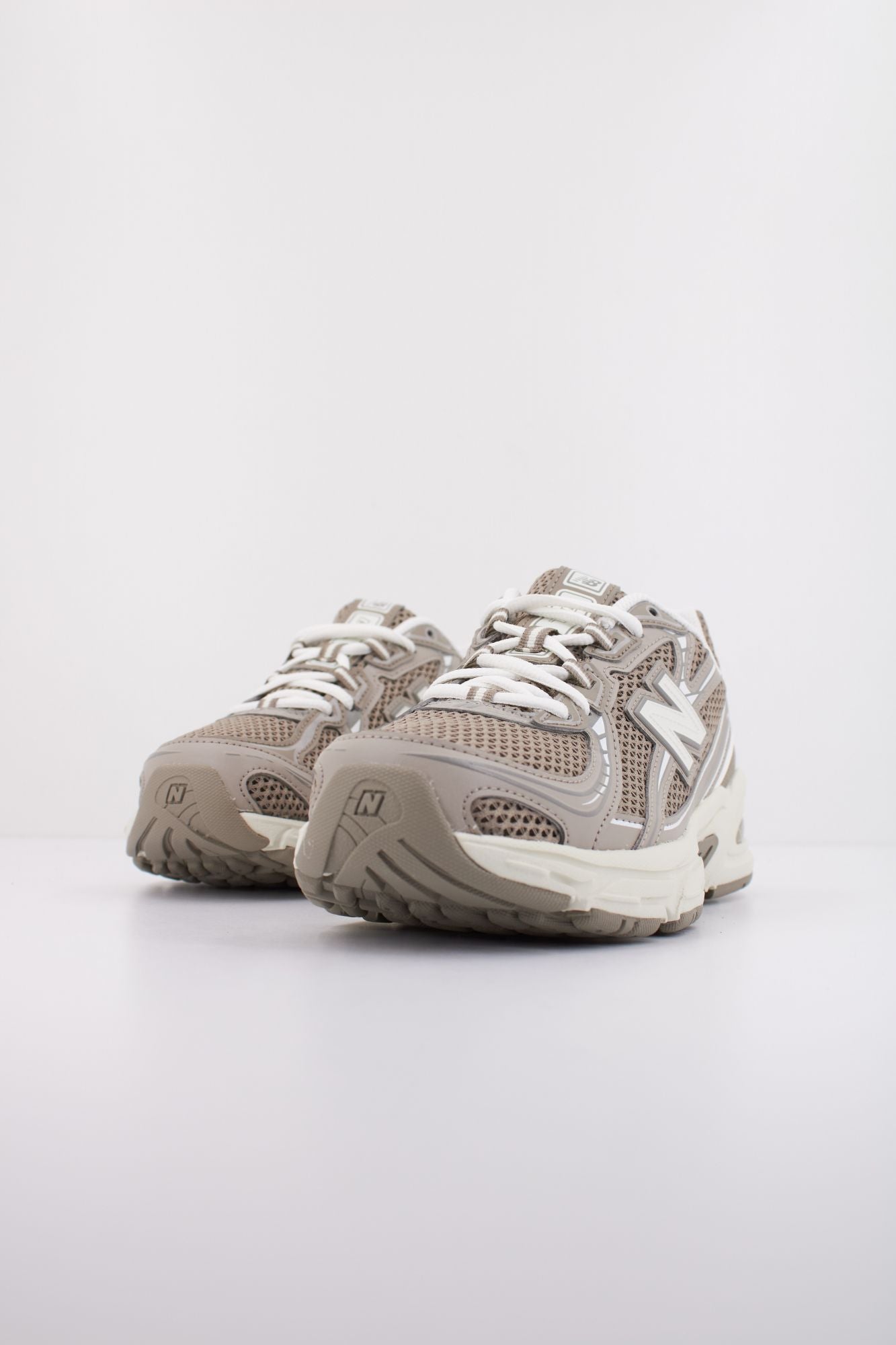 NEW BALANCE U740 en color MARRON (2)