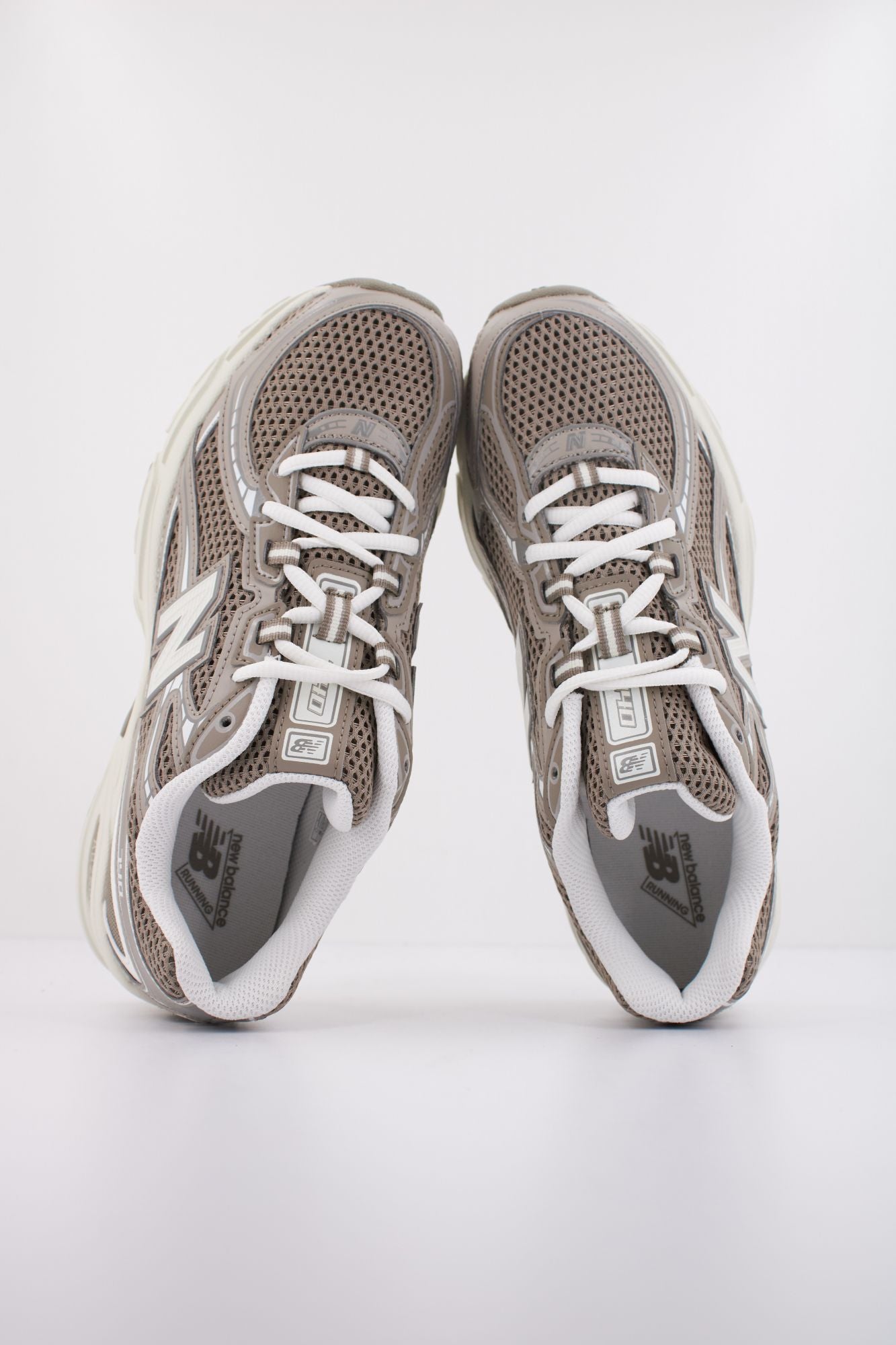 NEW BALANCE U740 en color MARRON (3)