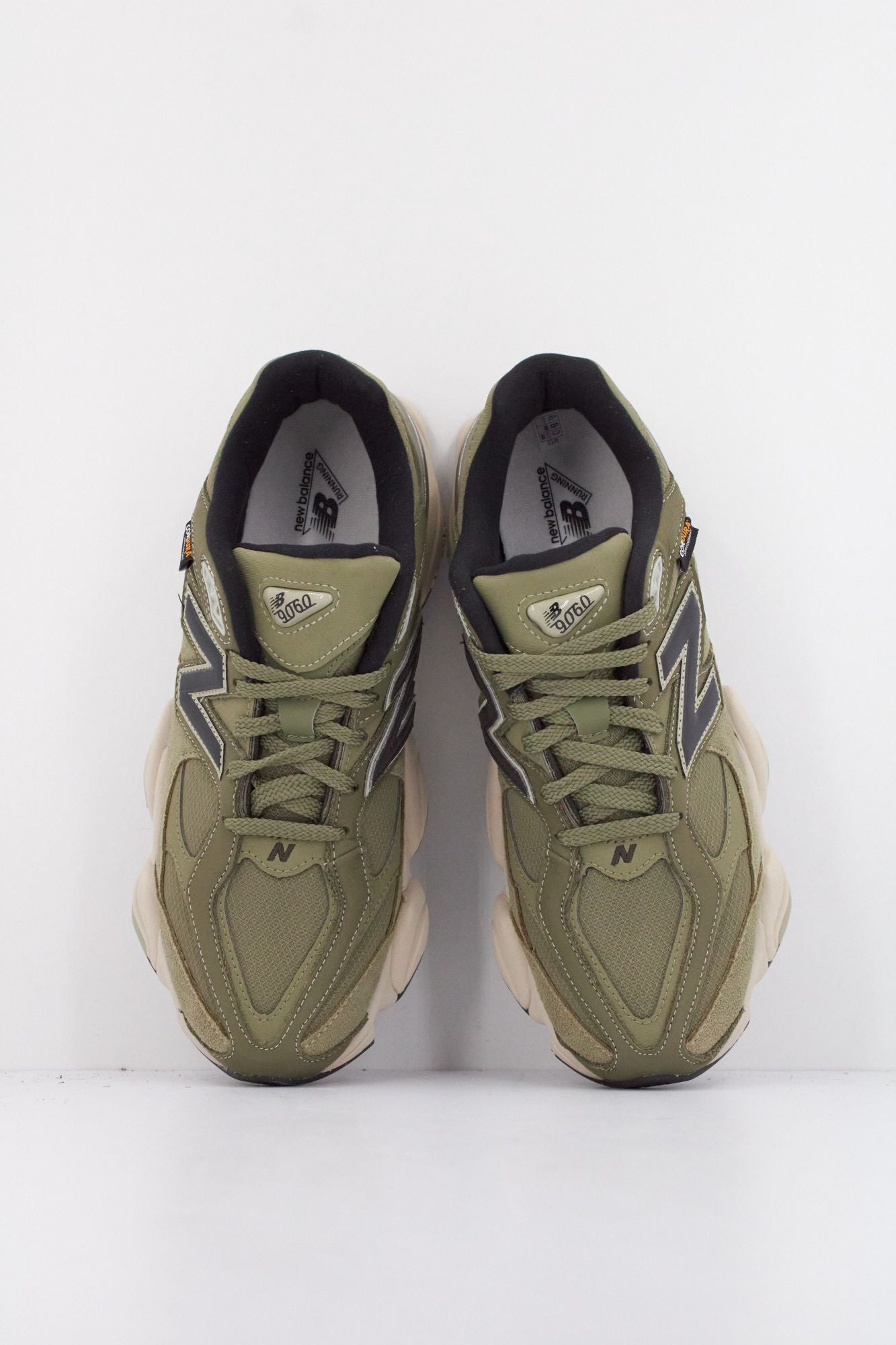 NEW BALANCE U9060 en color VERDE (3)