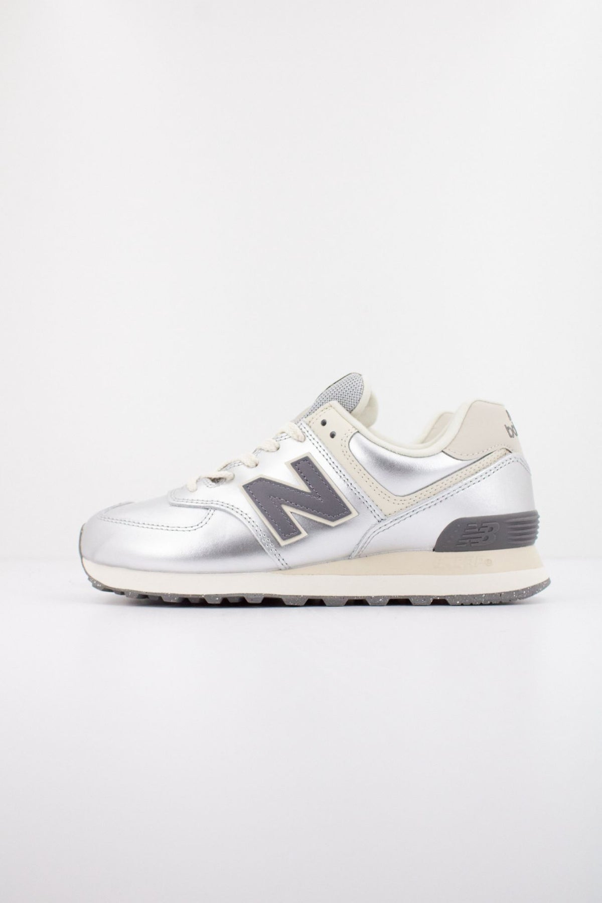 NEW BALANCE WL574  en color PLATA (1)