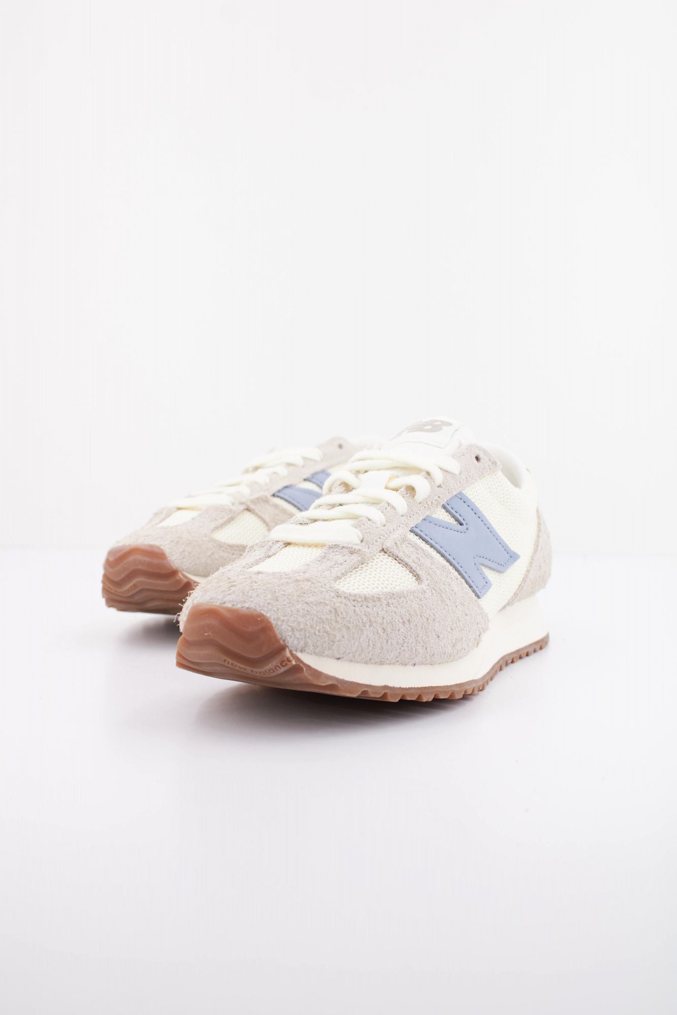 NEW BALANCE U471 AA en color BEIS (2)