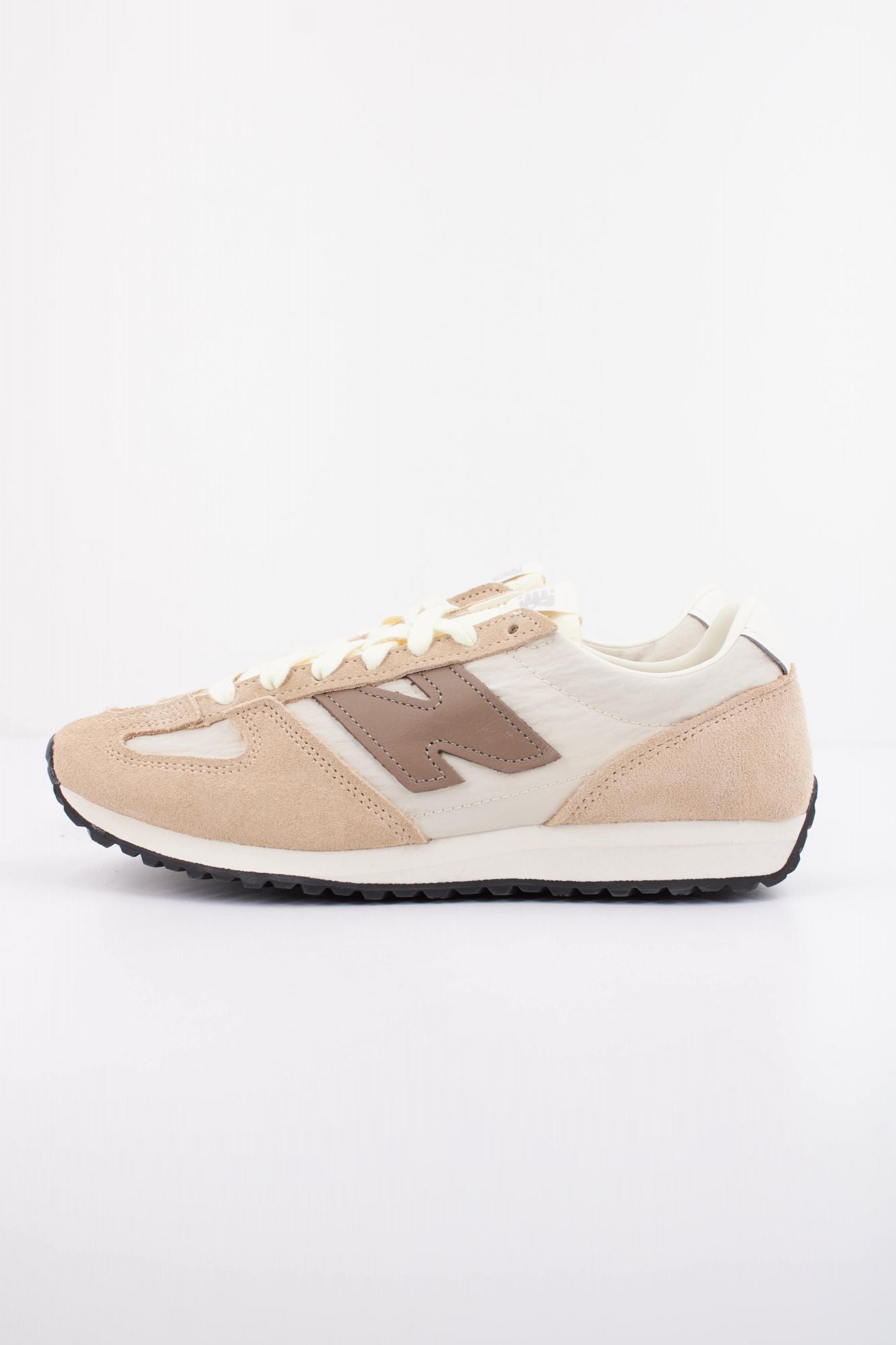 NEW BALANCE U471 AI  en color MARRON (1)