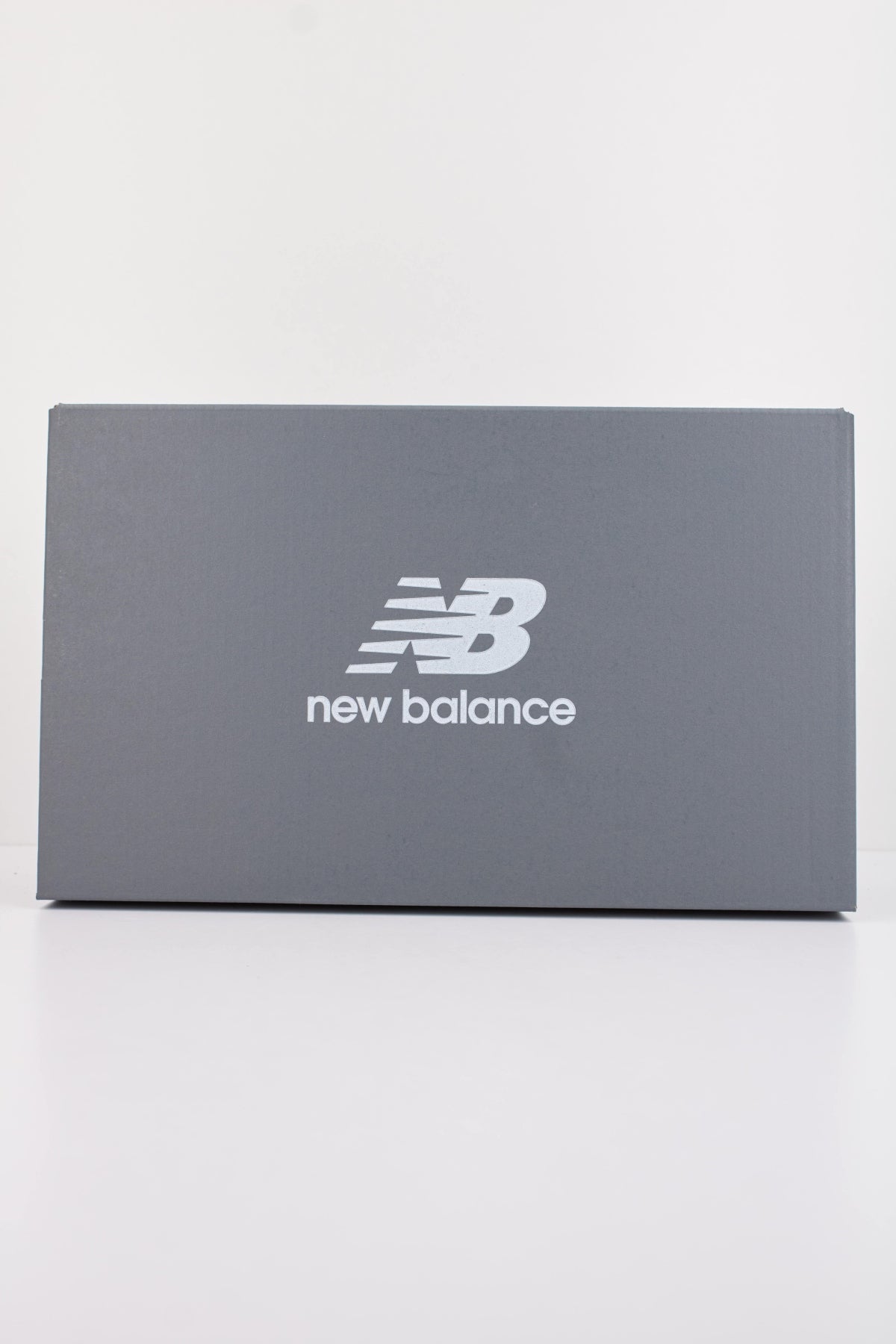 NEW BALANCE M2002  en color GRIS (6)