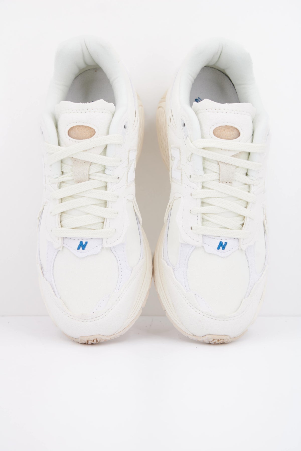 NEW BALANCE M2002 en color BLANCO (3)