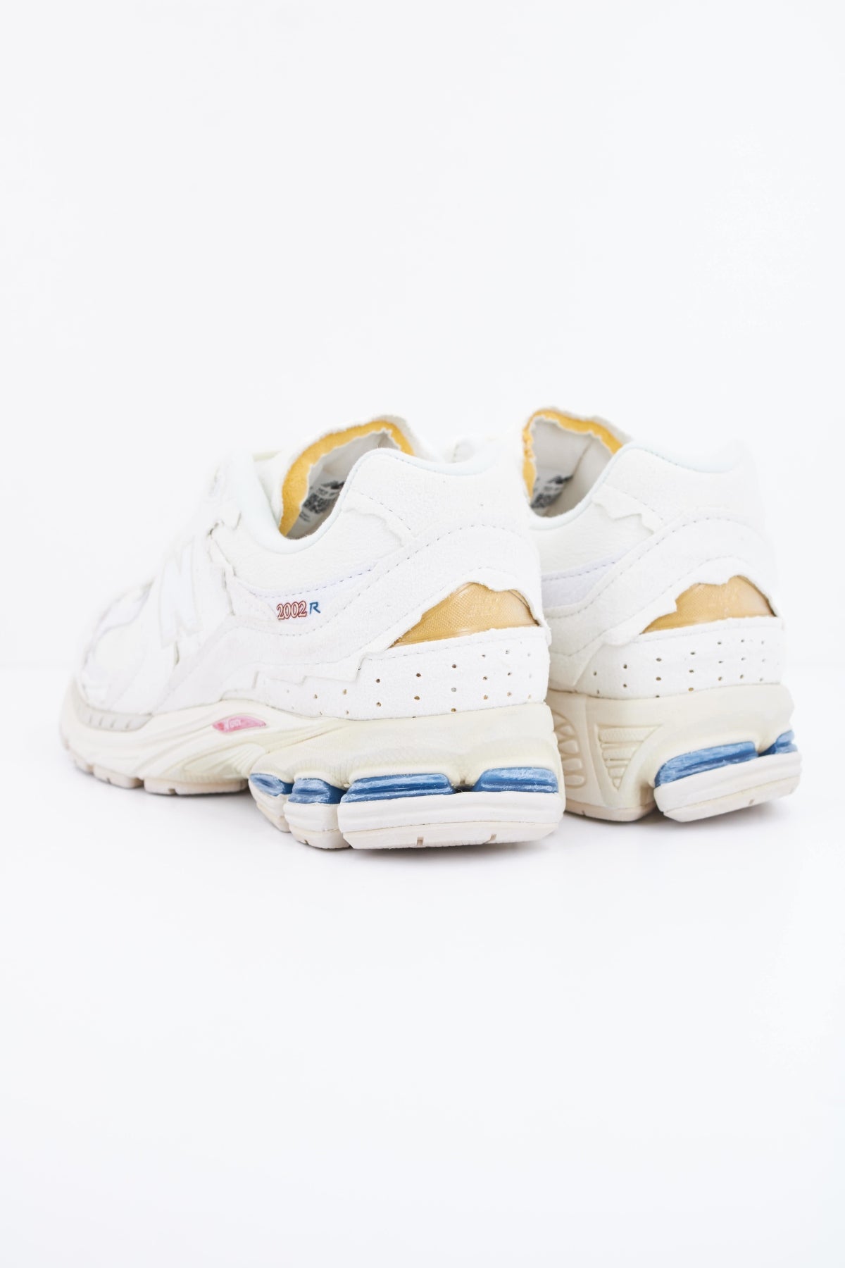NEW BALANCE M2002 en color BLANCO (4)