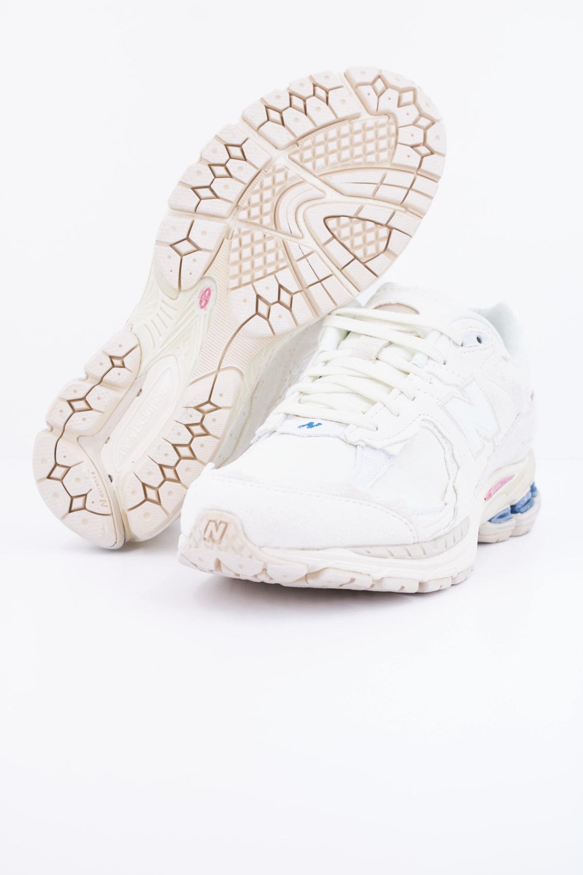 NEW BALANCE M2002 en color BLANCO (5)