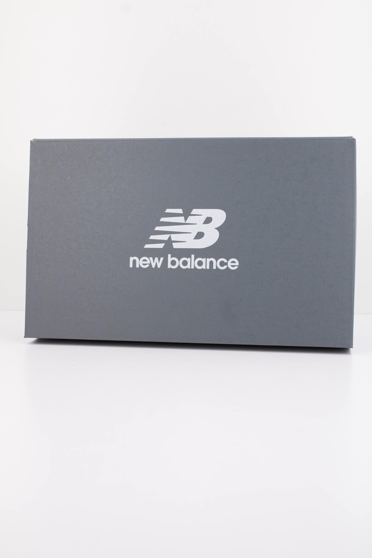 NEW BALANCE M2002 en color BLANCO (6)