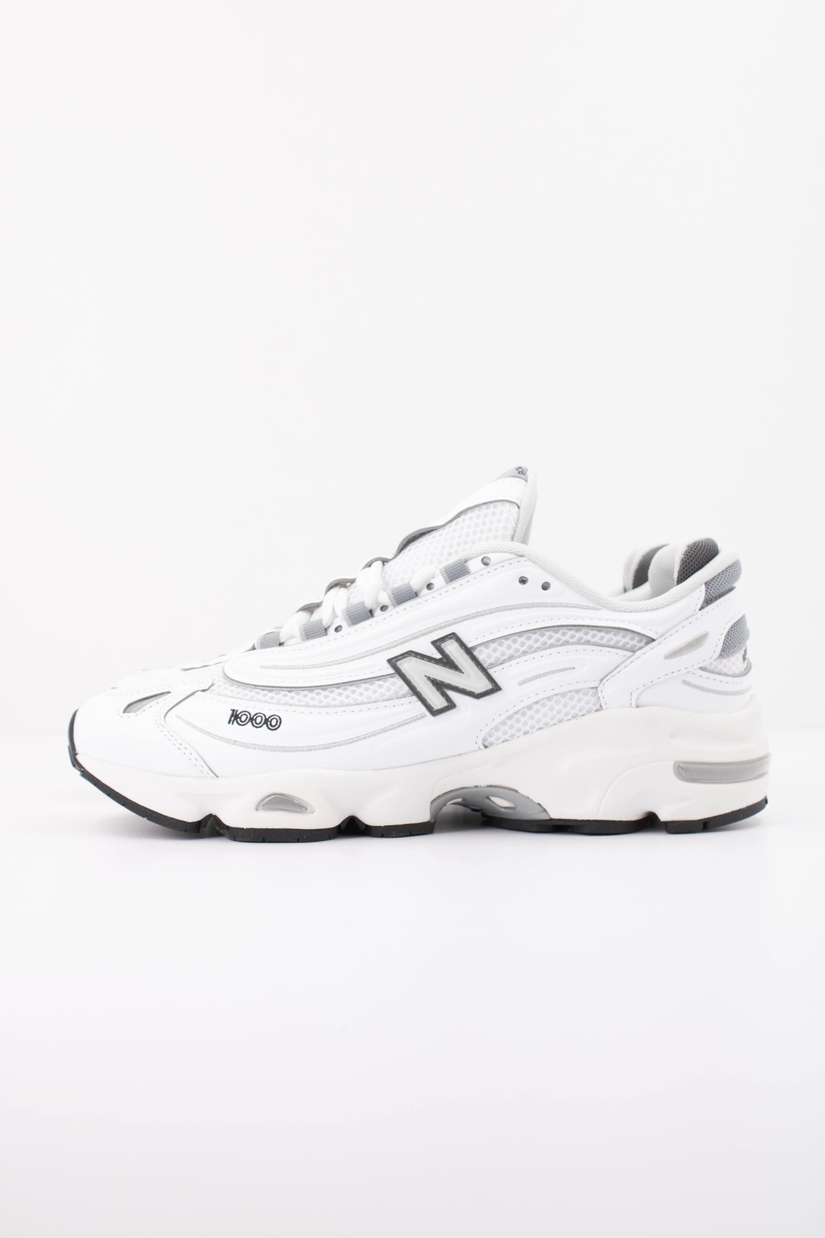 NEW BALANCE M1000 D en color BLANCO (1)