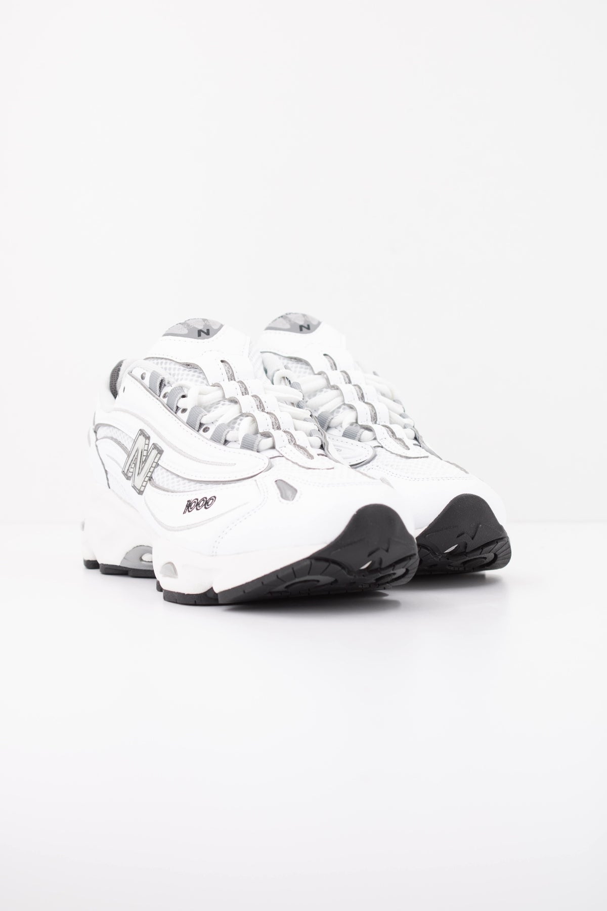 NEW BALANCE M1000 D en color BLANCO (2)