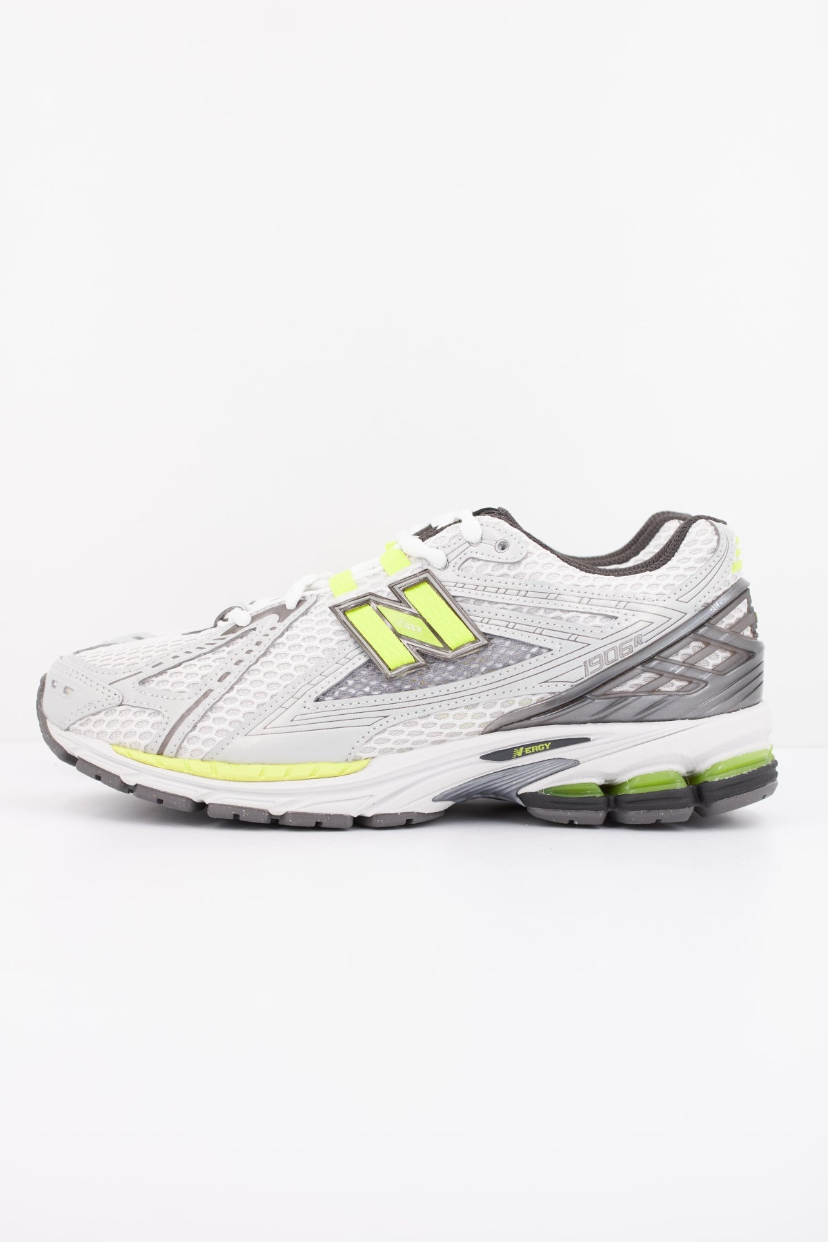 NEW BALANCE U1906  en color BLANCO (1)