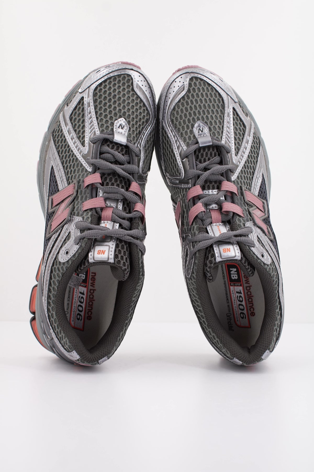 NEW BALANCE U19062 en color GRIS (3)