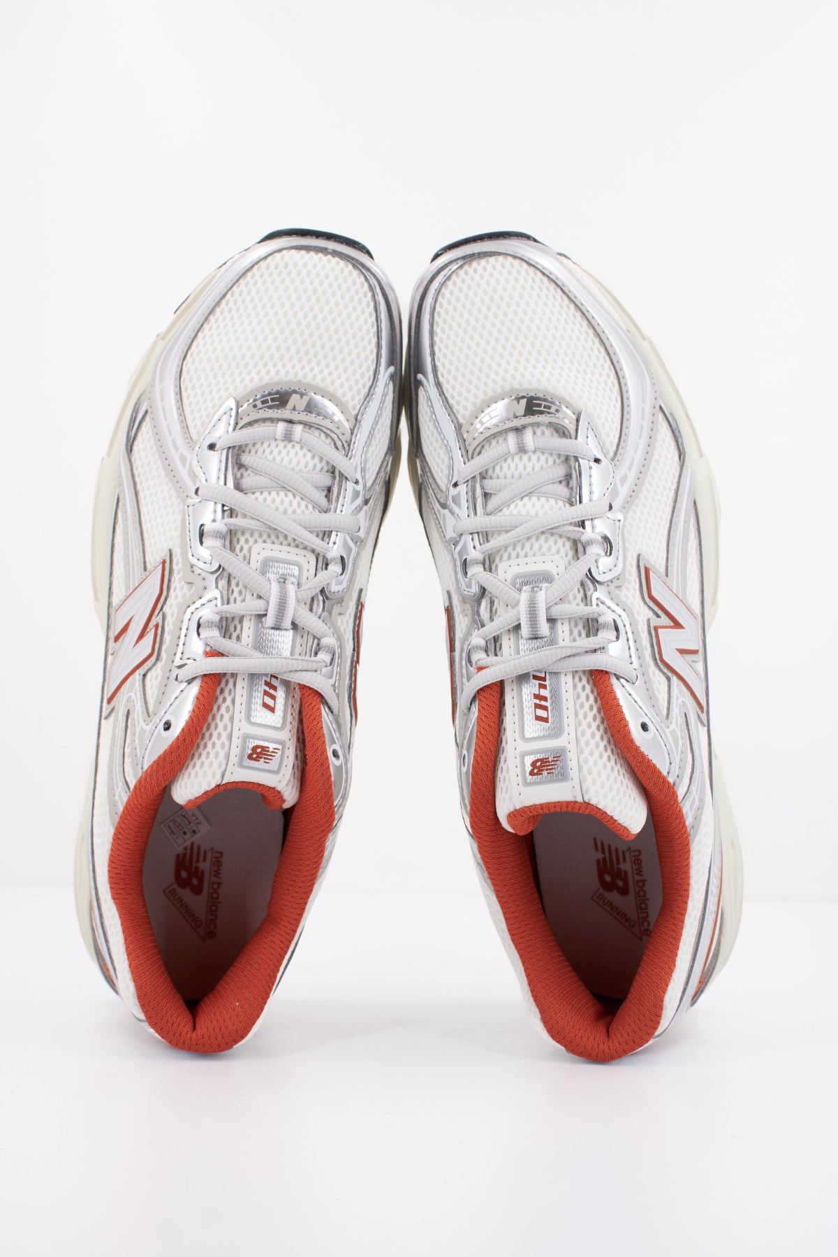 NEW BALANCE U740  en color BLANCO (3)