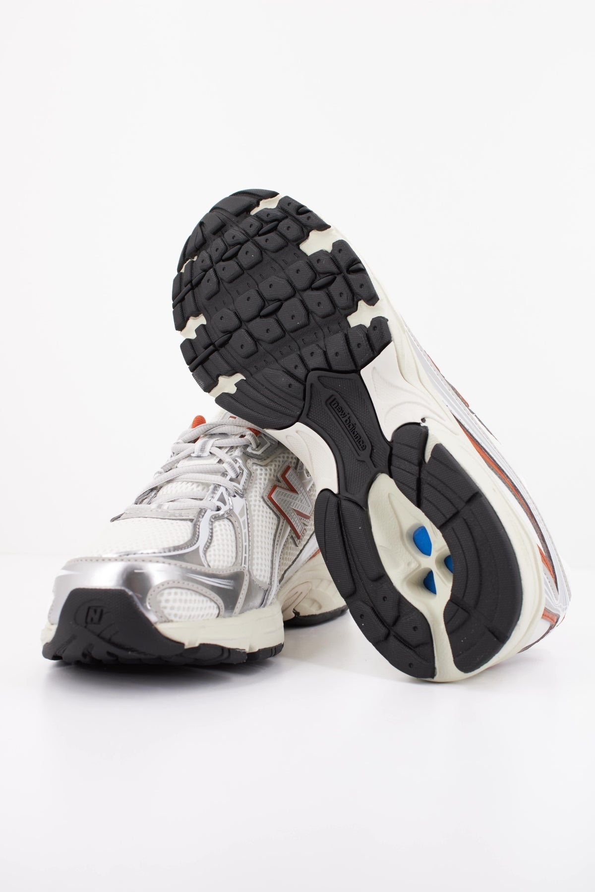 NEW BALANCE U740  en color BLANCO (5)