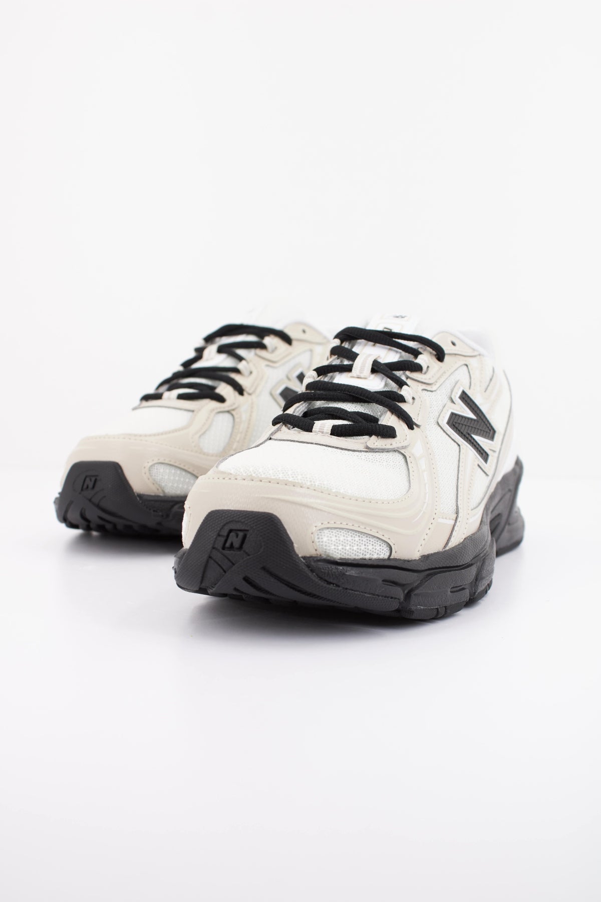 NEW BALANCE U740  en color BEIS (2)