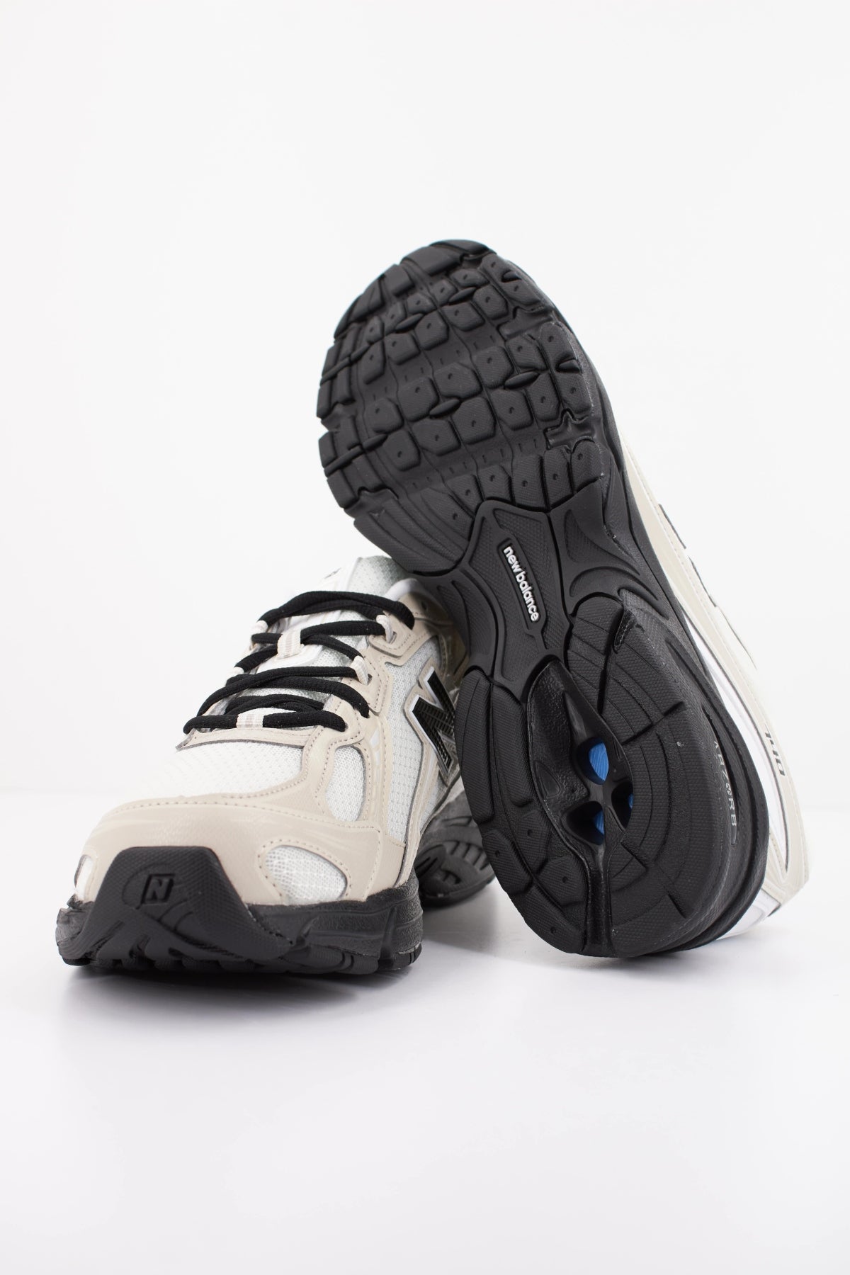 NEW BALANCE U740  en color BEIS (5)