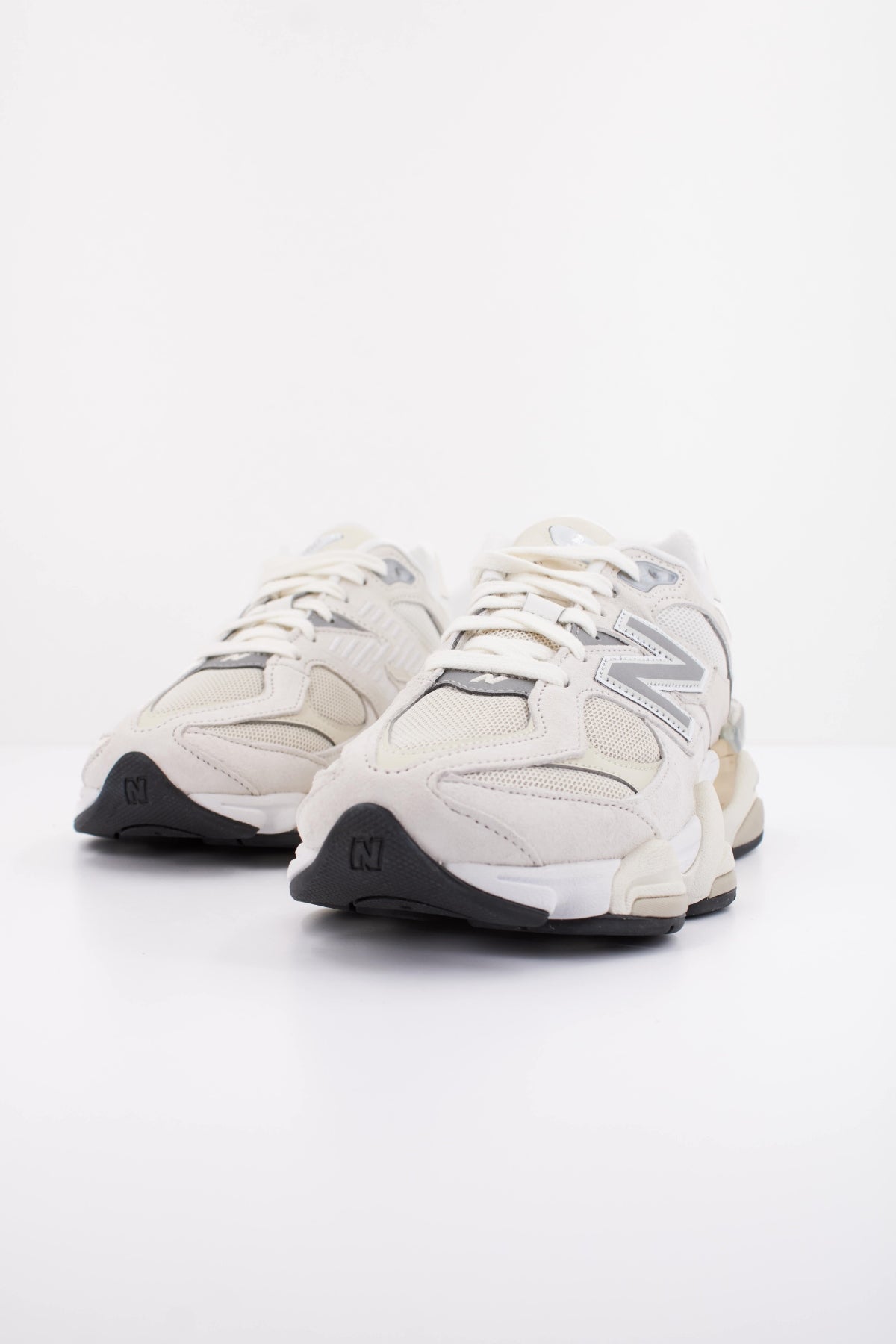 NEW BALANCE U9060 en color BLANCO (2)
