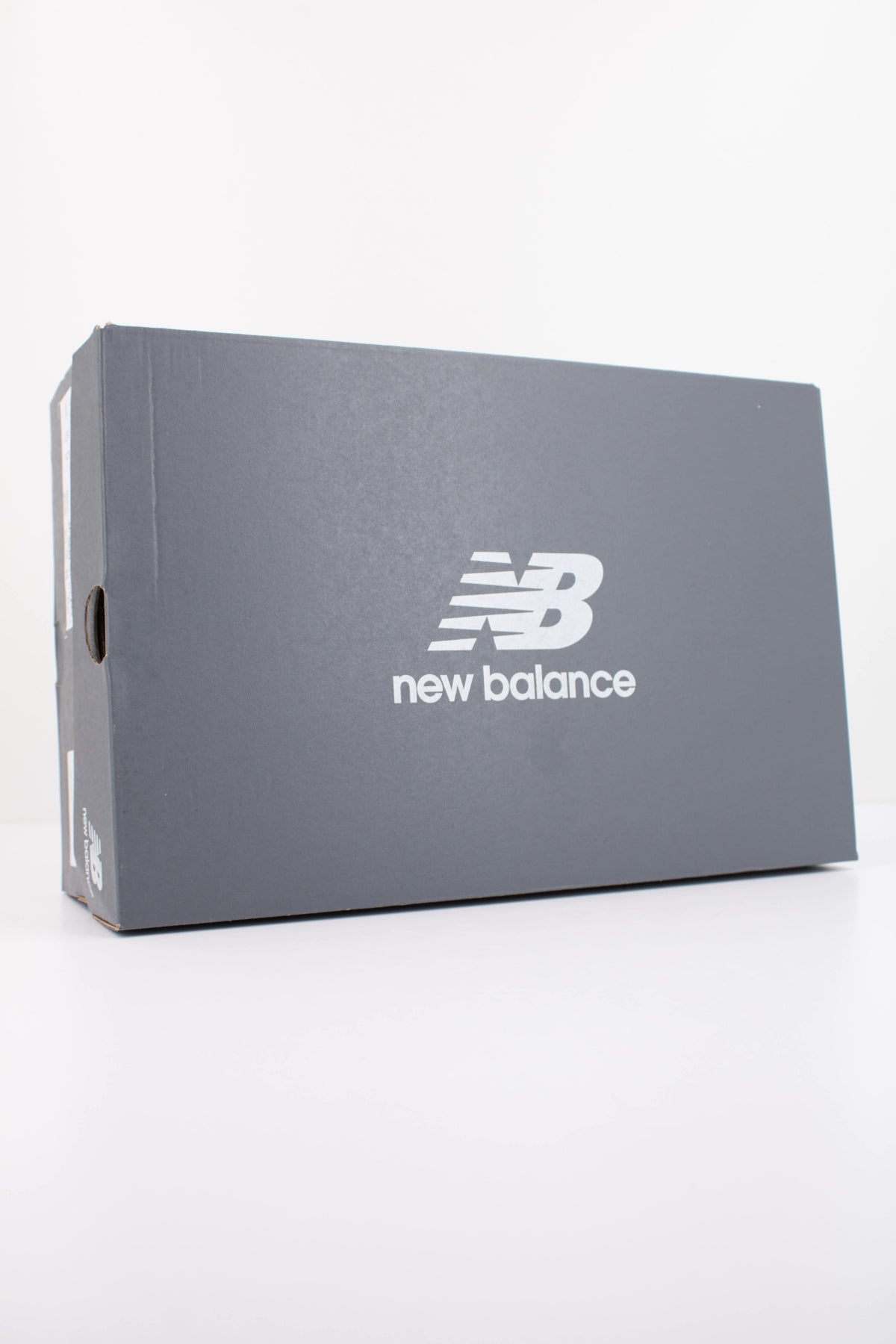 NEW BALANCE U204L5  en color BLANCO (6)