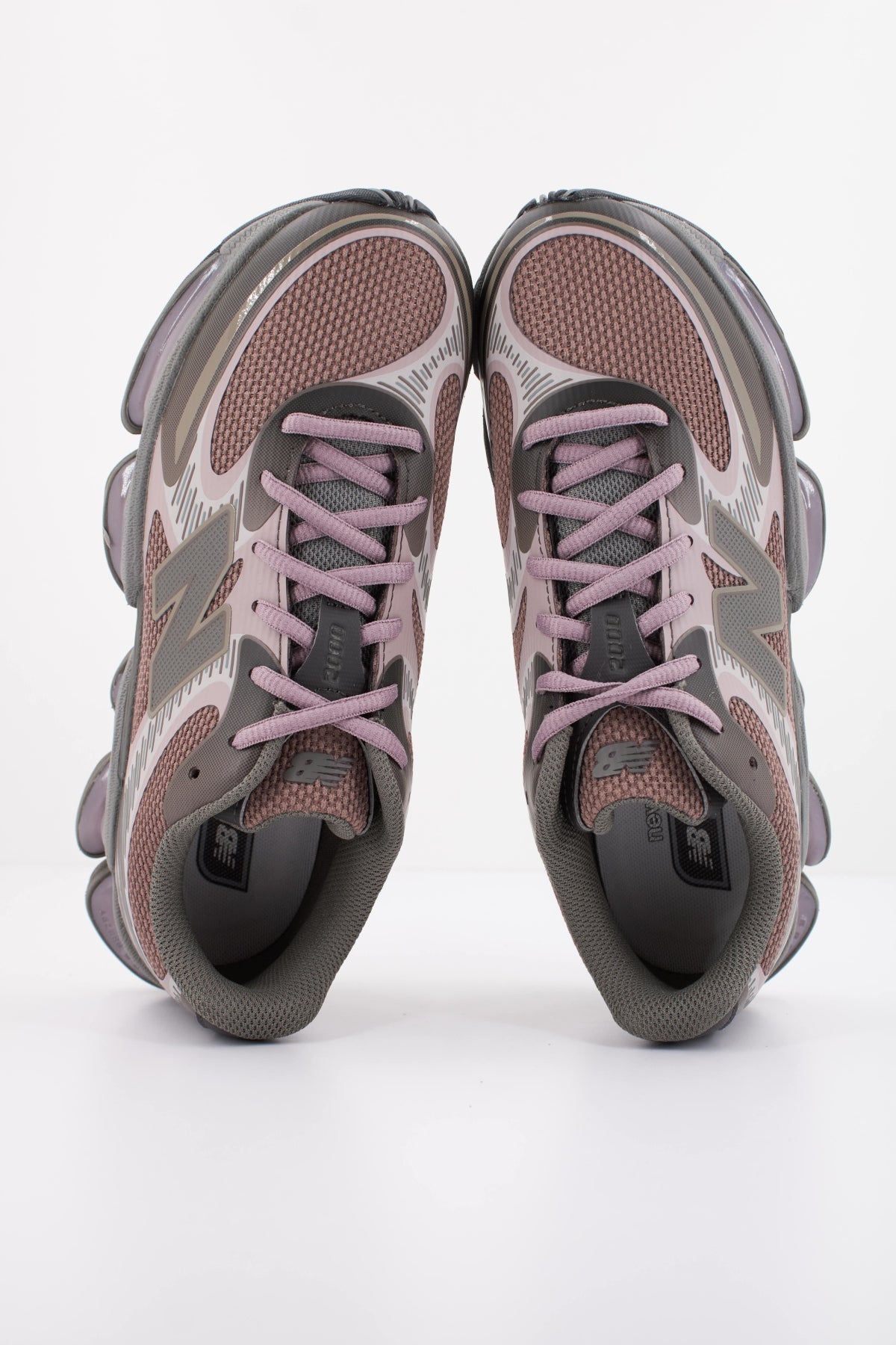 NEW BALANCE U20003 OZ en color VIOLETA (3)