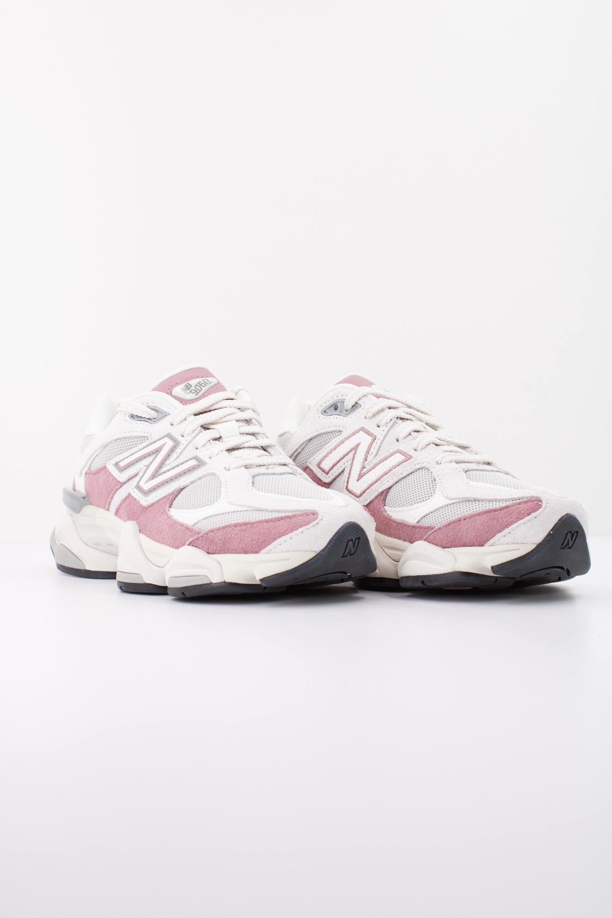 NEW BALANCE U9060 en color ROSA (2)