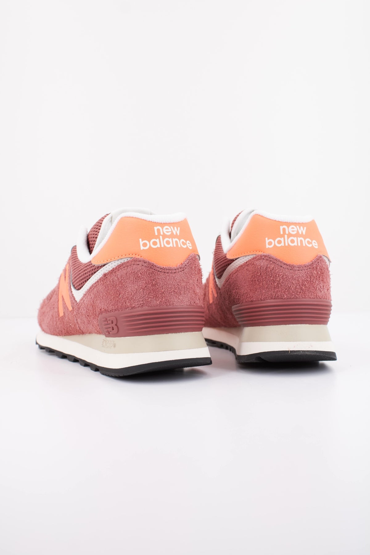 NEW BALANCE U574  en color BURDEOS (4)