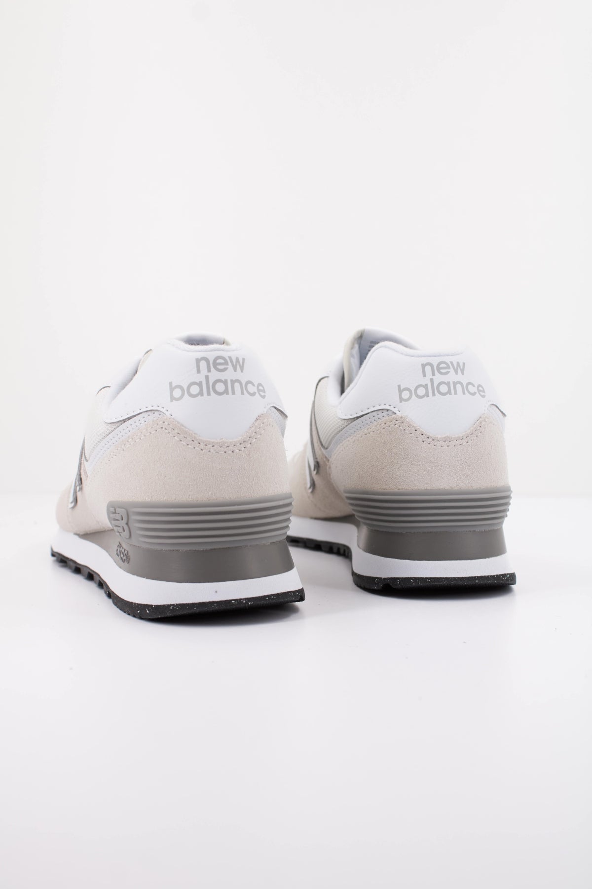 NEW BALANCE ML574  en color BEIS (4)