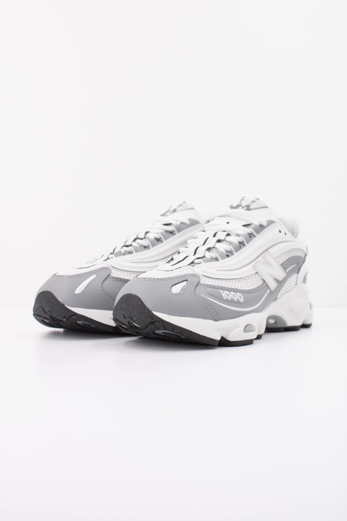 NEW BALANCE U10004  en color BLANCO (2)