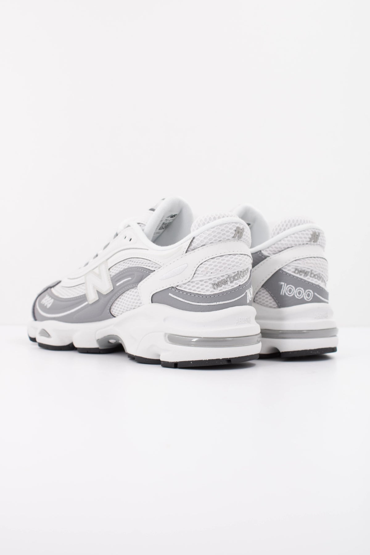 NEW BALANCE U10004  en color BLANCO (4)