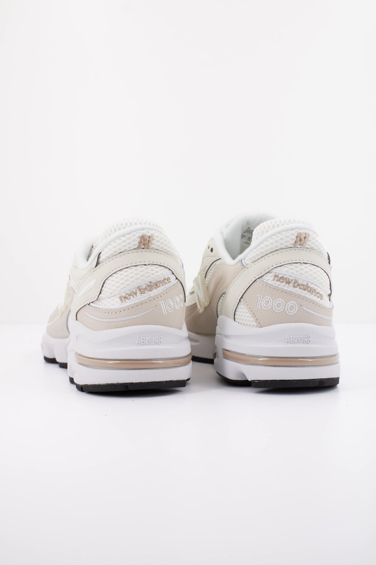 NEW BALANCE U10009  en color MARRON CLARO (4)