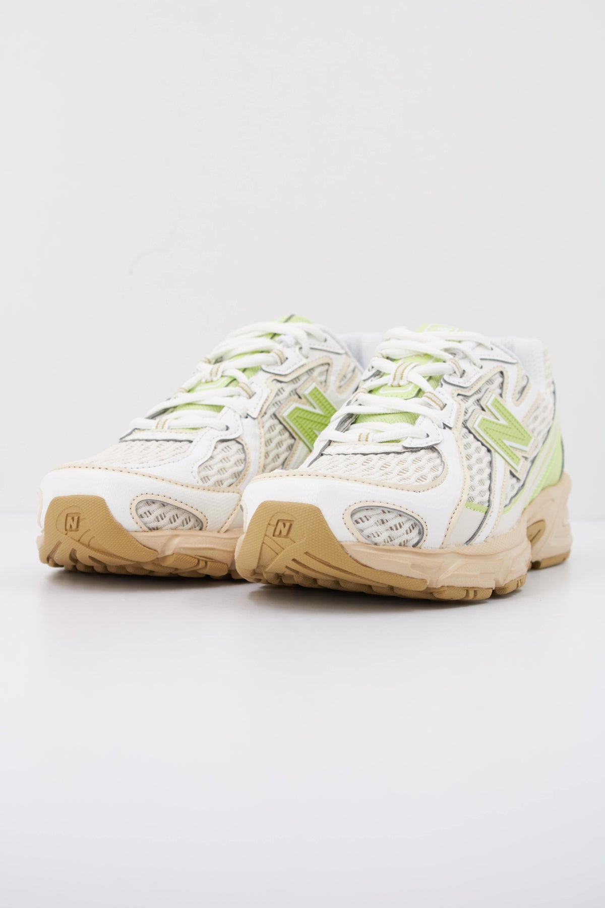 NEW BALANCE U740 en color VERDE (2)