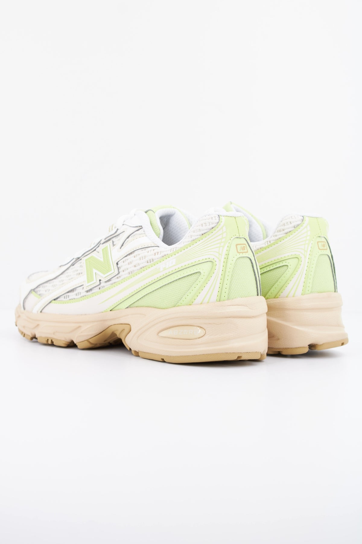 NEW BALANCE U740 en color VERDE (4)
