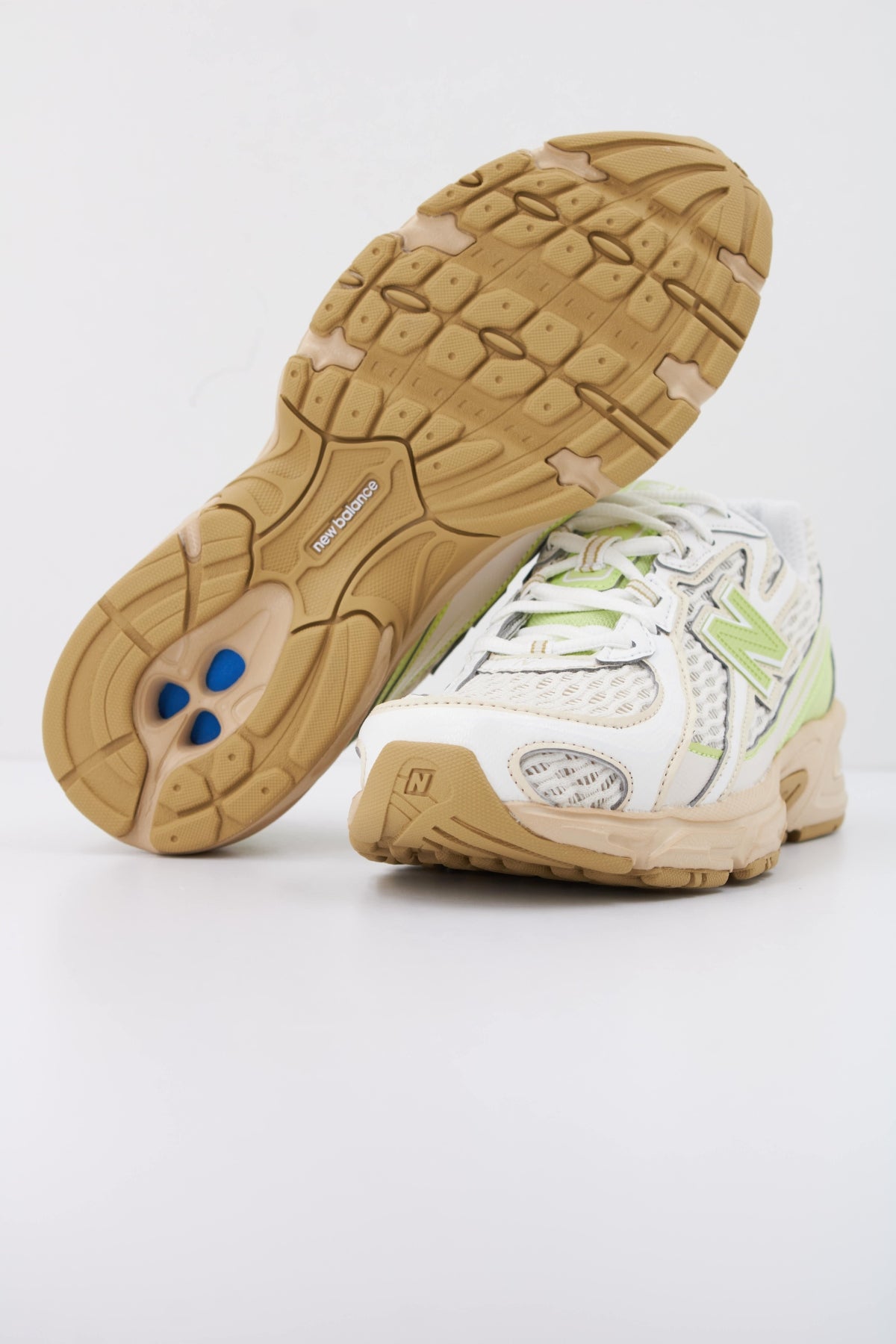 NEW BALANCE U740 en color VERDE (5)