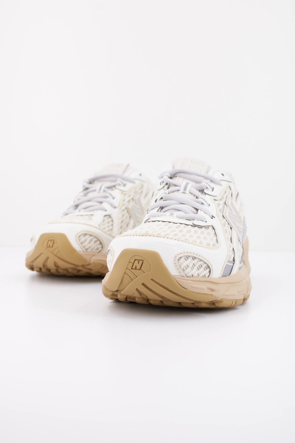 NEW BALANCE U740  en color BEIS (2)
