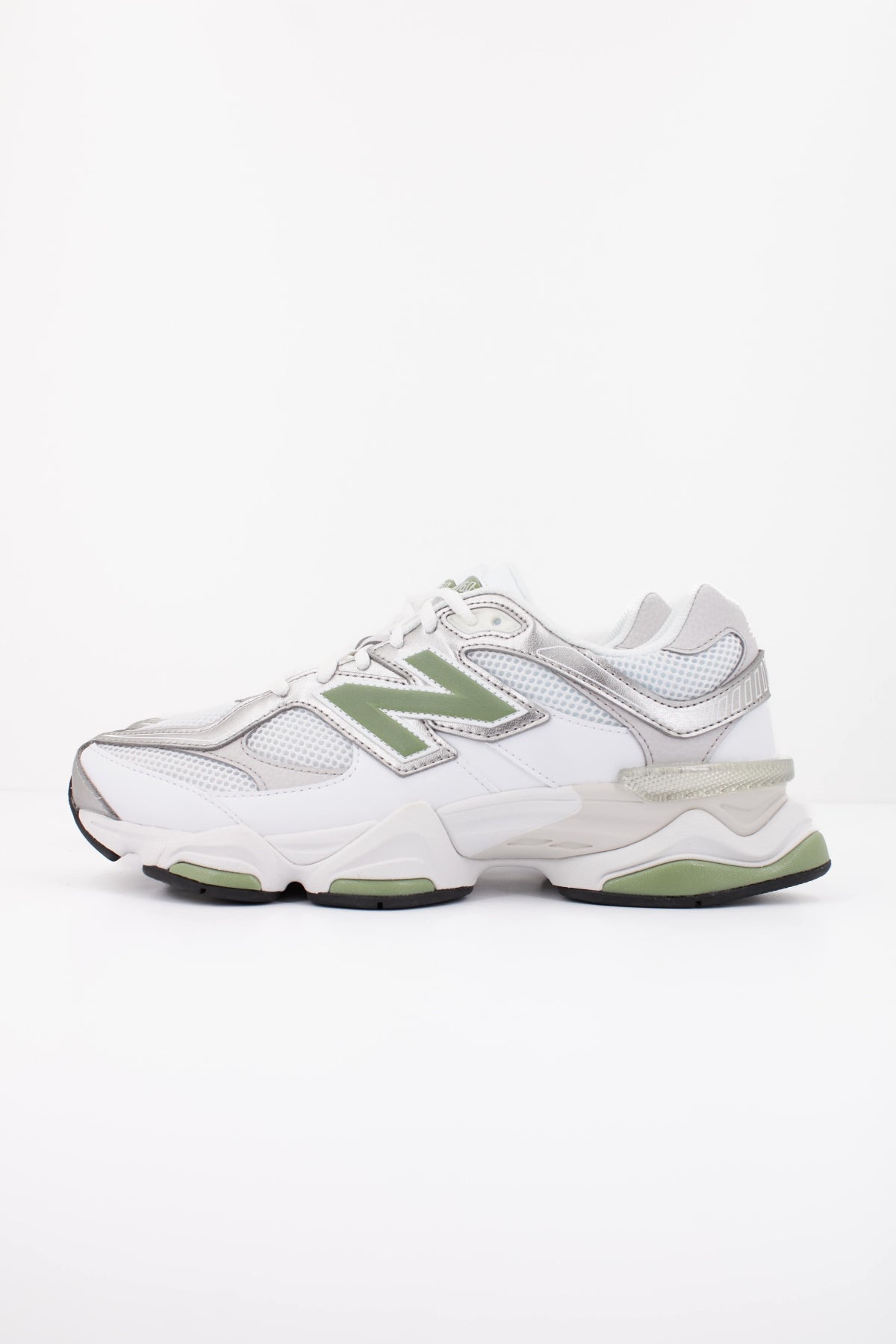 NEW BALANCE U9060  en color BLANCO (1)