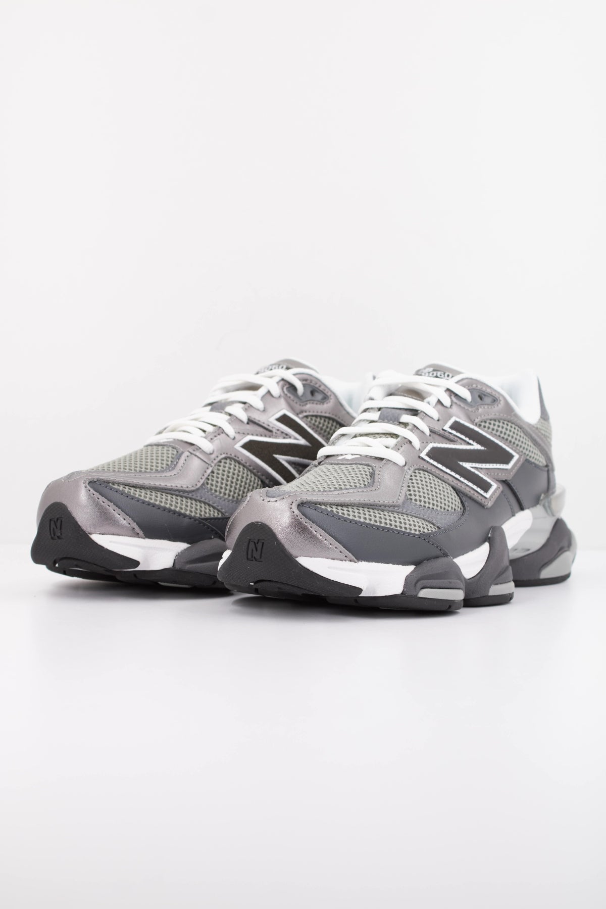 NEW BALANCE U9060  en color GRIS (2)