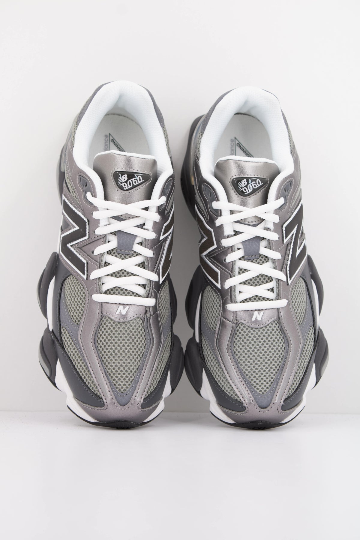 NEW BALANCE U9060  en color GRIS (3)