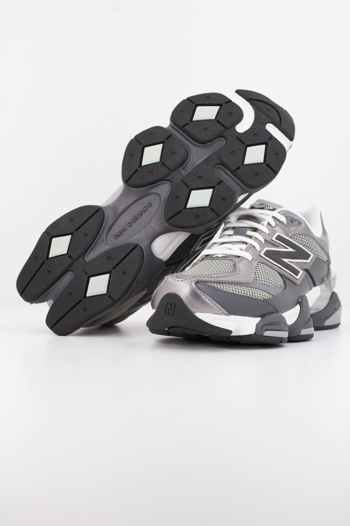 NEW BALANCE U9060  en color GRIS (5)
