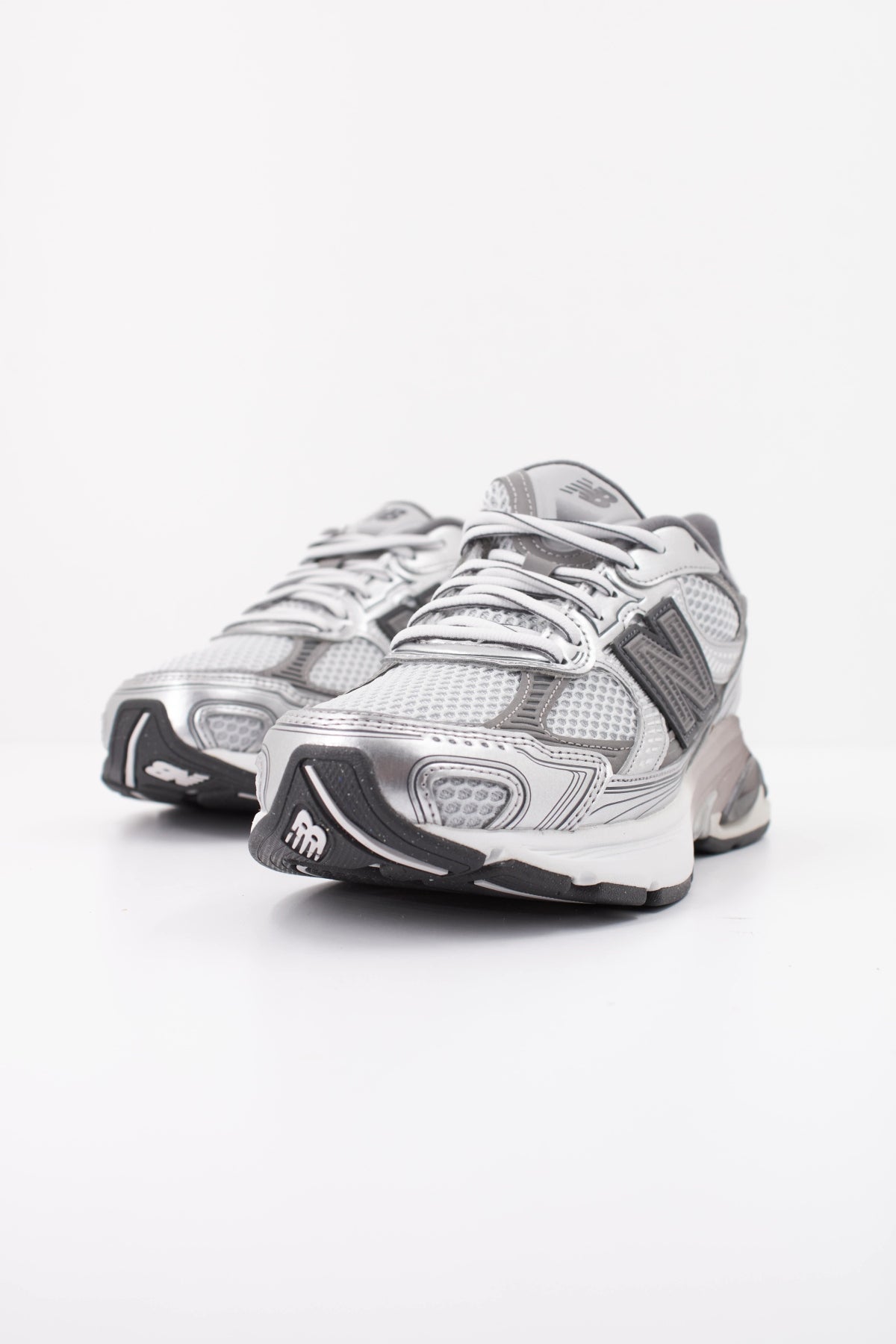 NEW BALANCE U2010 en color GRIS (2)