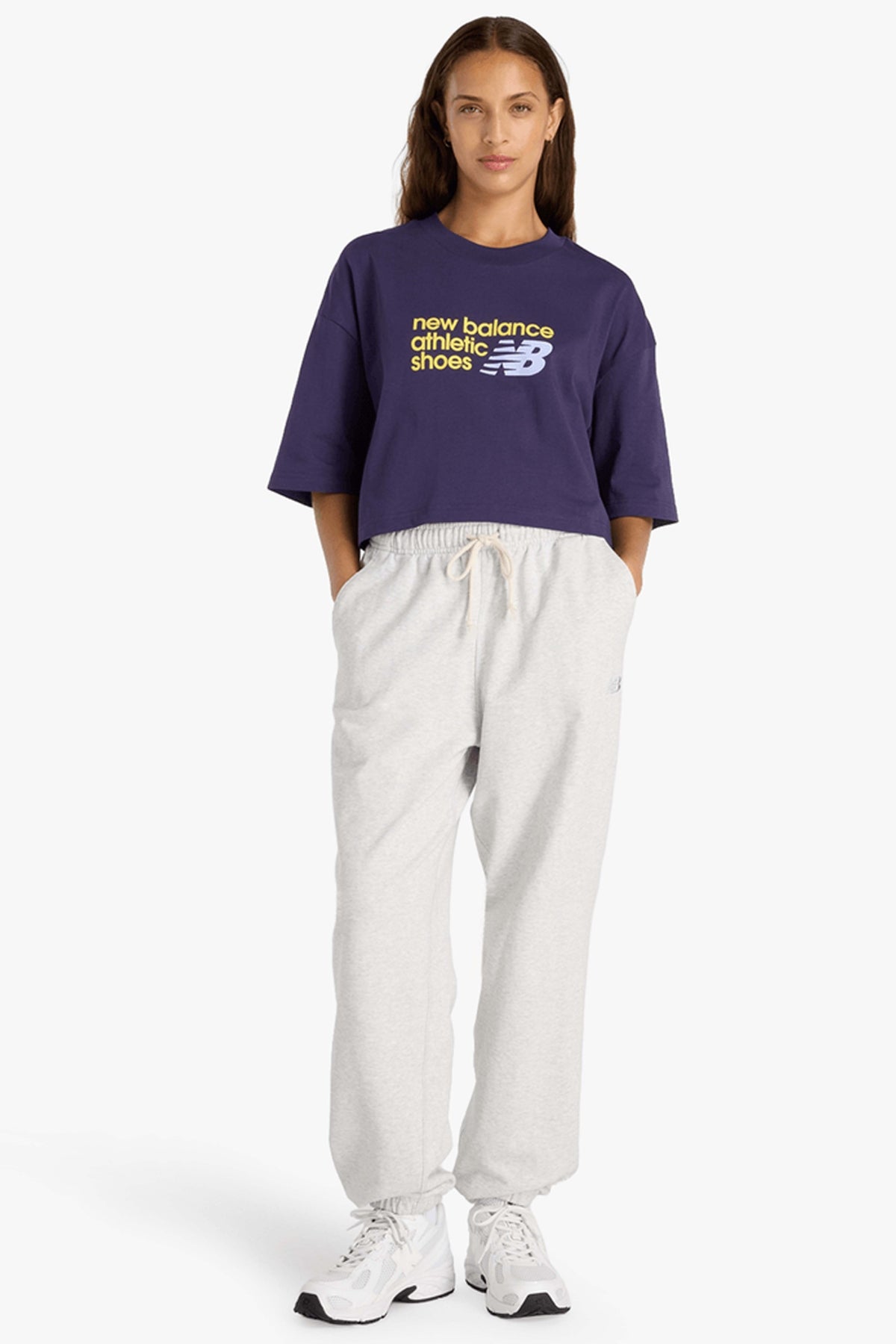 NEW BALANCE  ATHLETICS PREMIUM TSHIRT  en color VIOLETA (1)