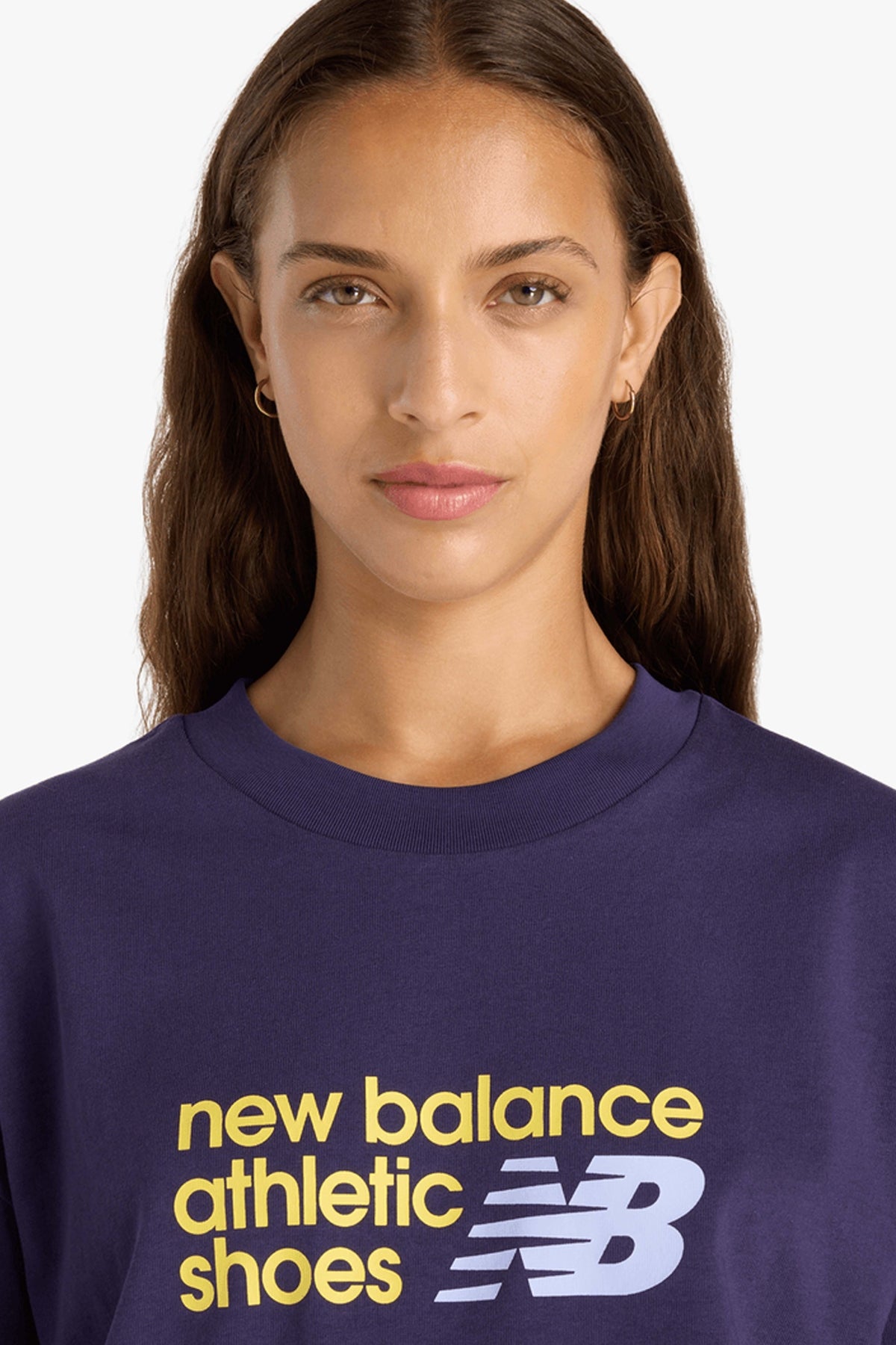 NEW BALANCE  ATHLETICS PREMIUM TSHIRT  en color VIOLETA (3)