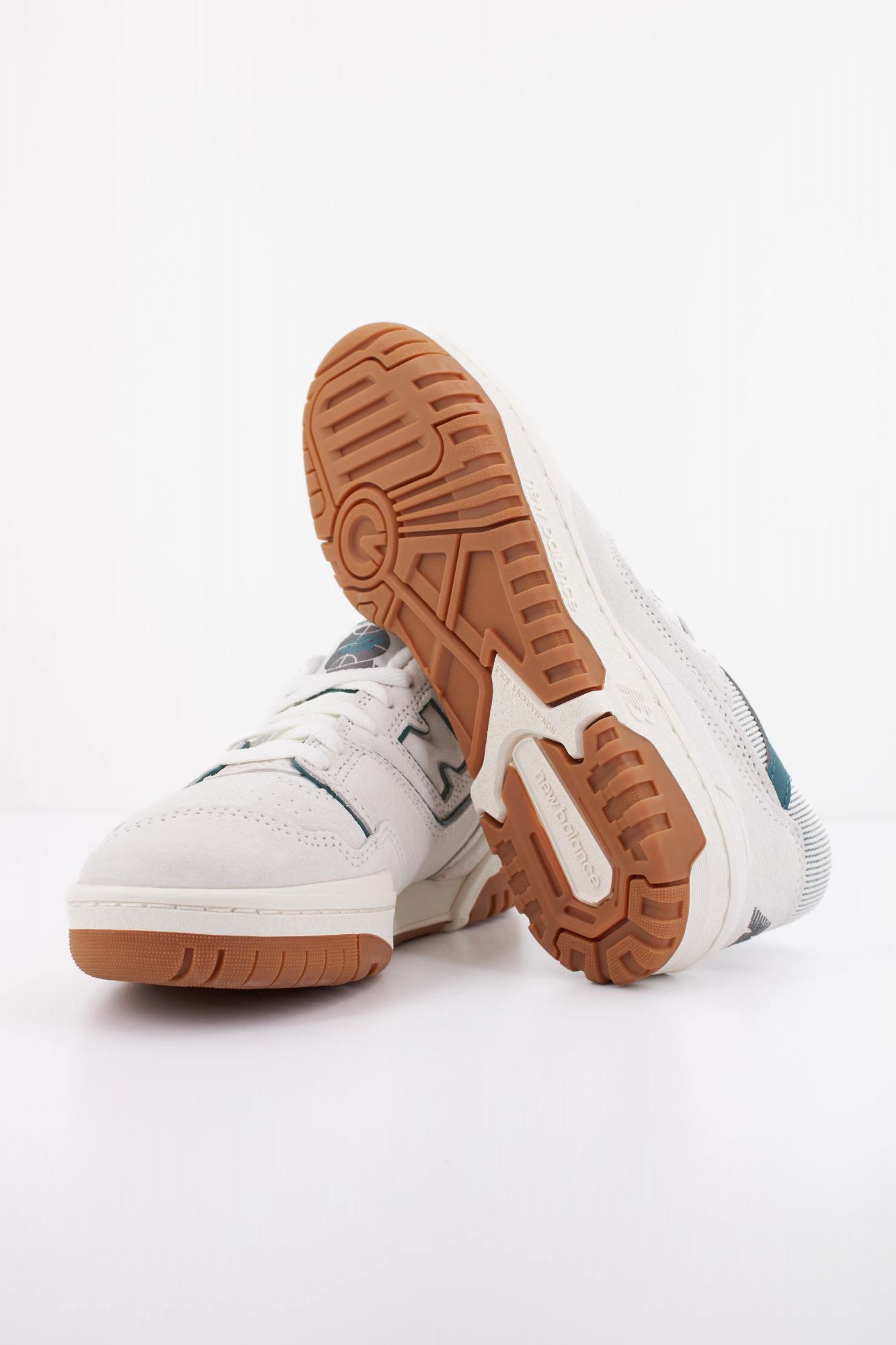 NEW BALANCE BBW550 SE en color BLANCO (5)