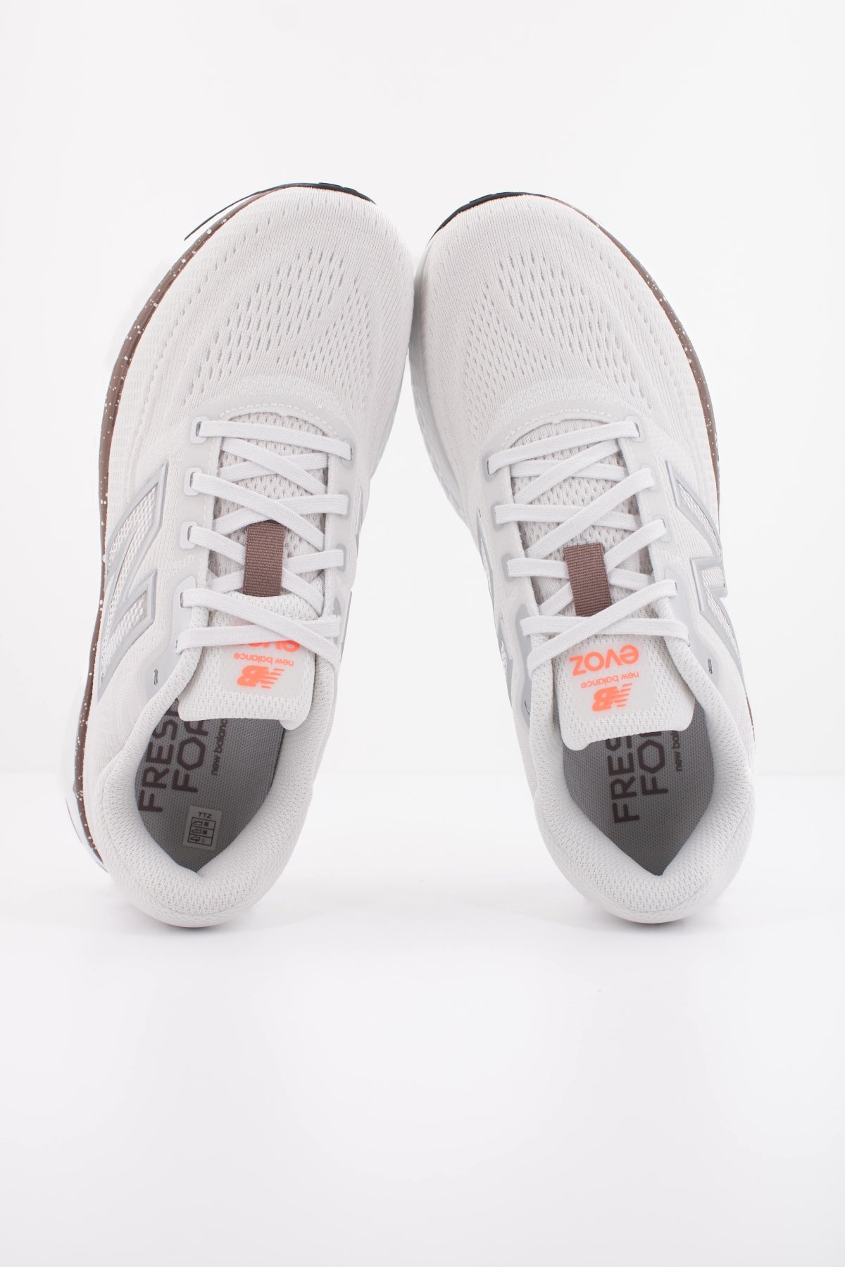 NEW BALANCE WEVOZ RE4 en color BLANCO (3)
