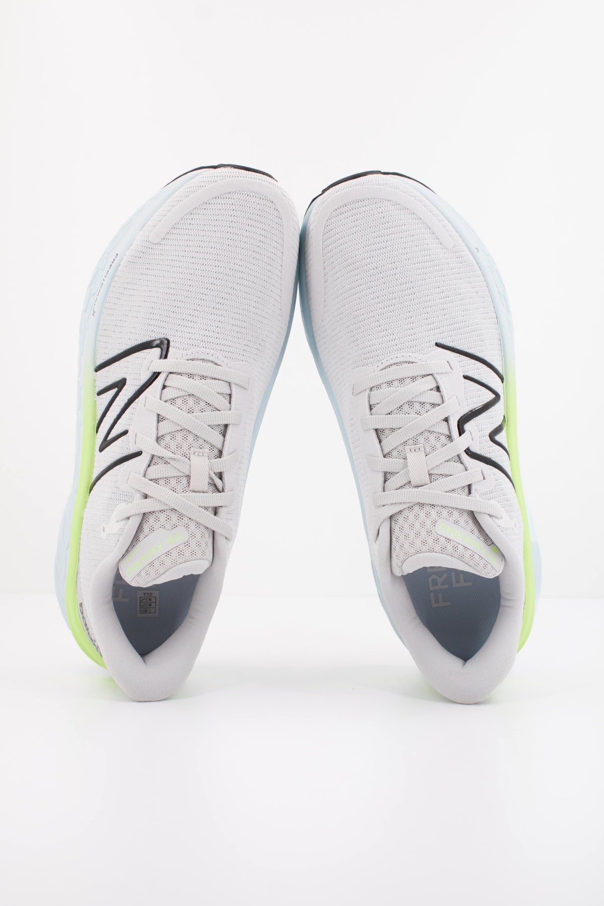 NEW BALANCE WKAIR CF1 en color GRIS (3)