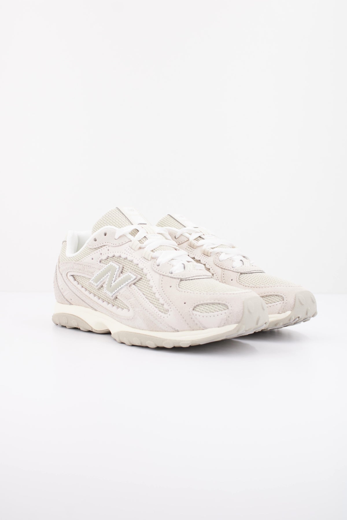 NEW BALANCE U204L 2SZ  en color BEIS (2)