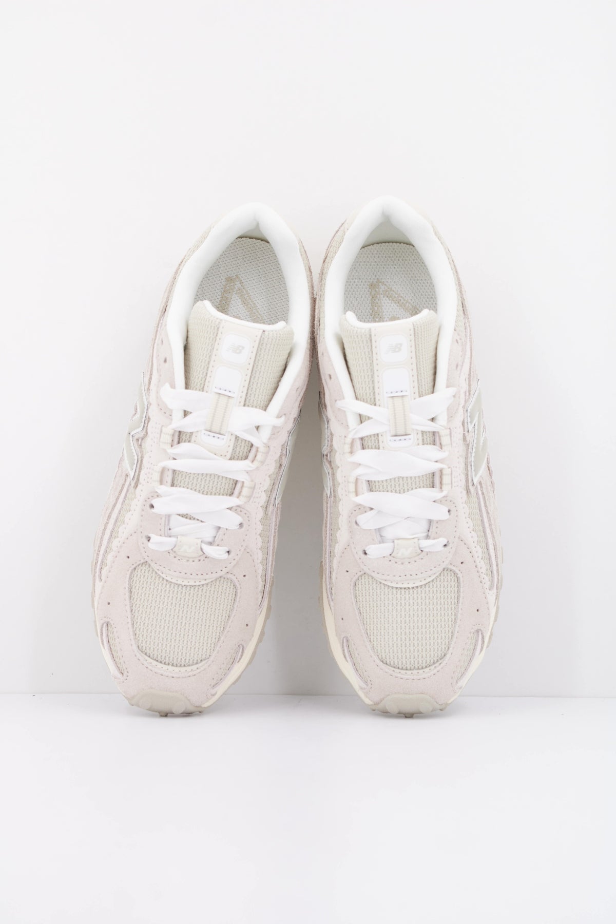 NEW BALANCE U204L 2SZ  en color BEIS (3)